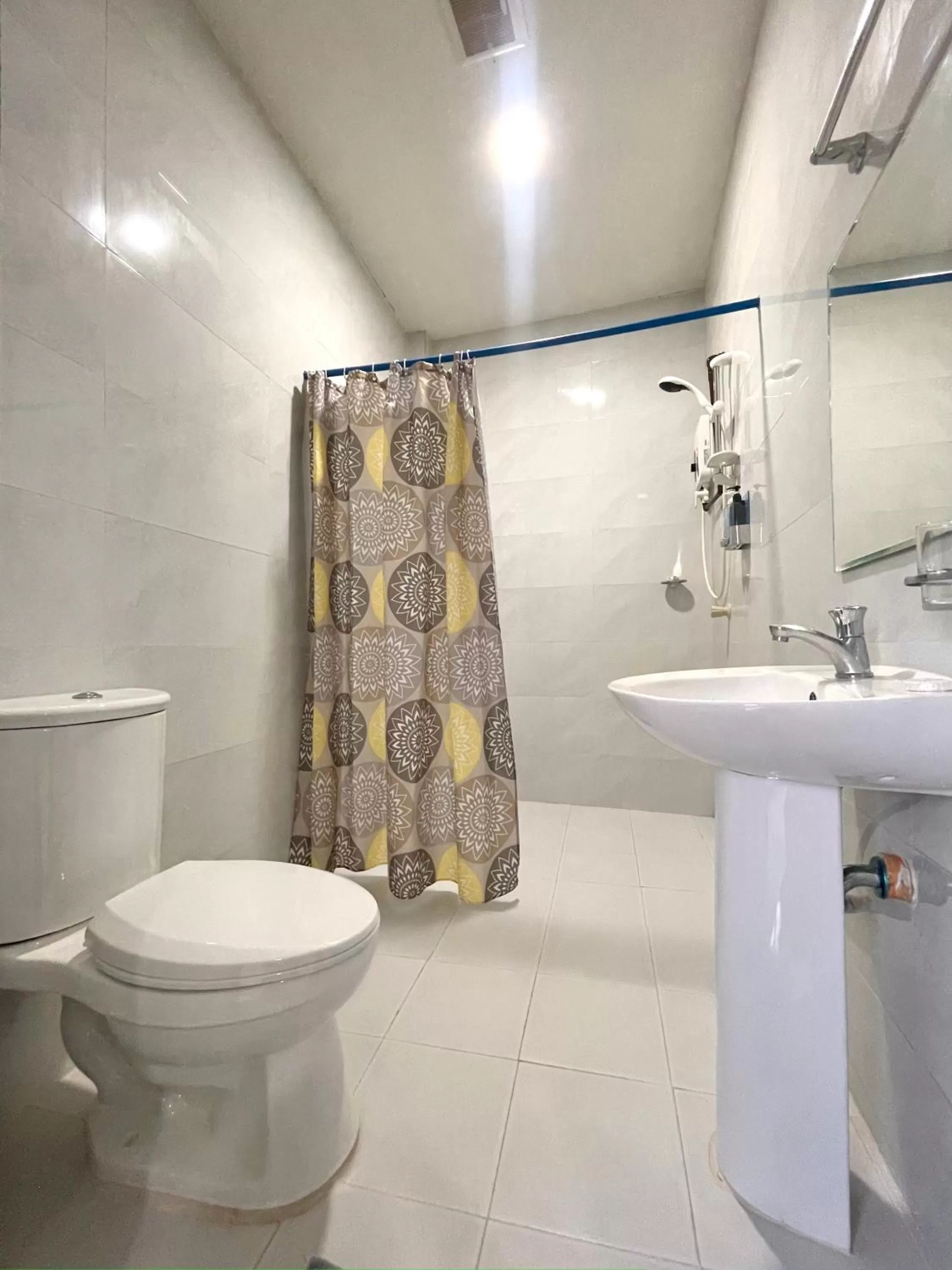 Toilet in MGH Alona Resort