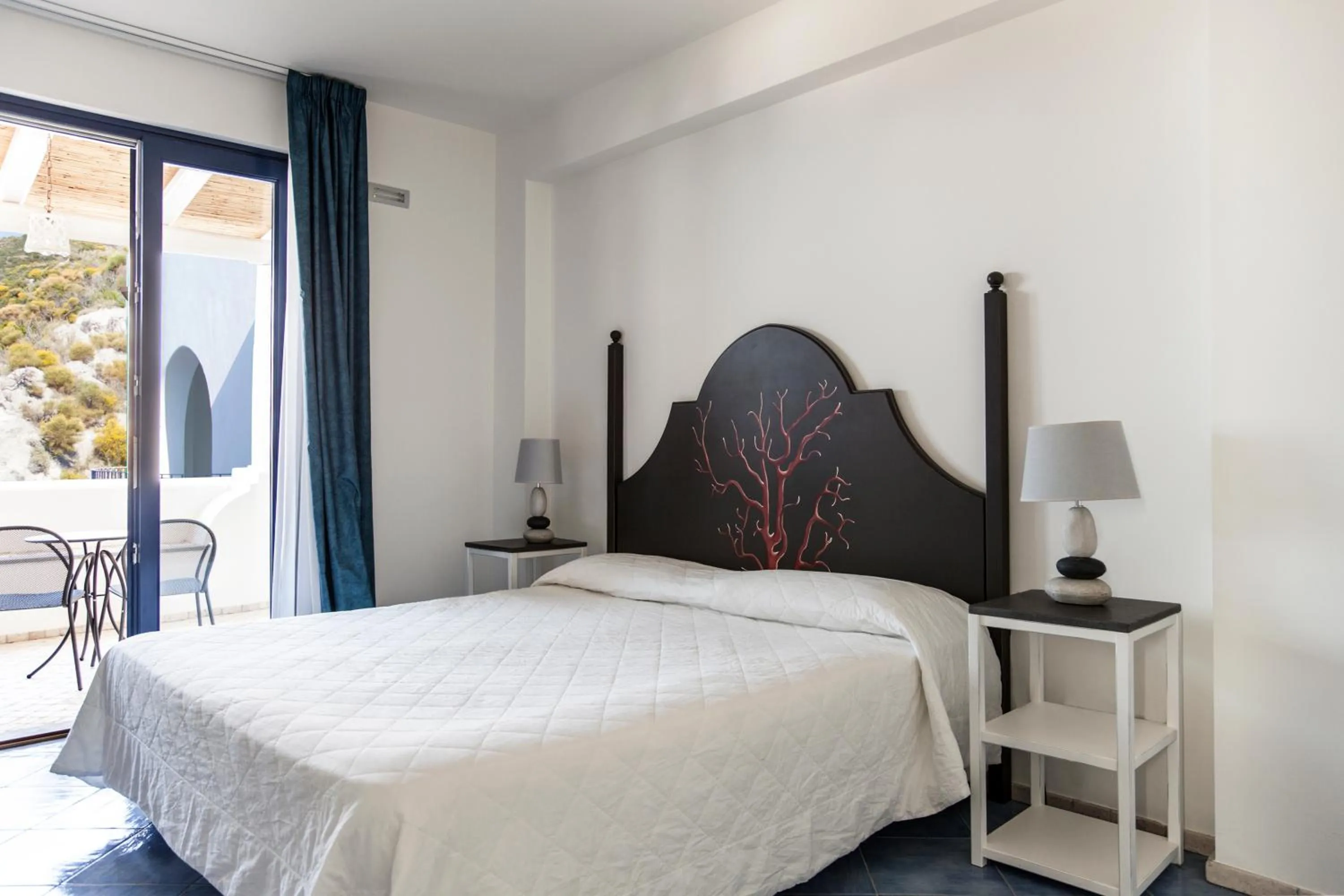 Bed in Hotel Cutimare - Aeolian Charme