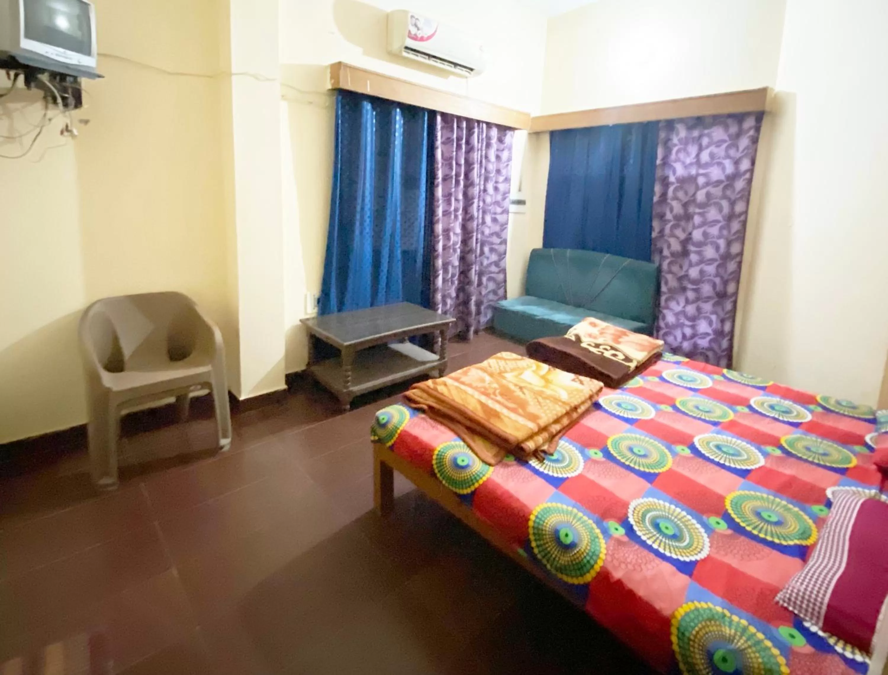 Bed in Pitambra Vishranti Grah