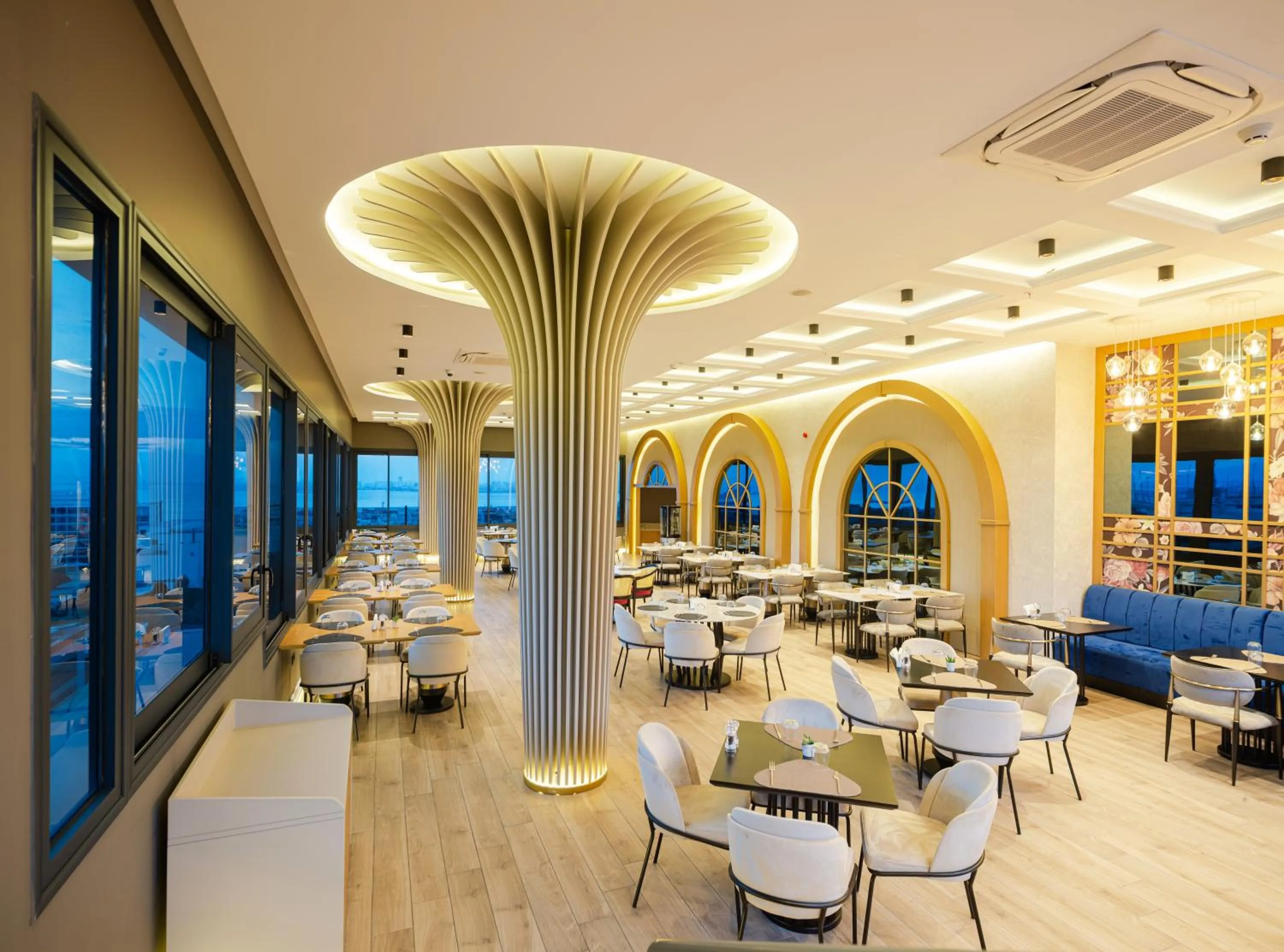 Restaurant/places to eat in DoubleTree by Hilton Izmir - Alsancak
