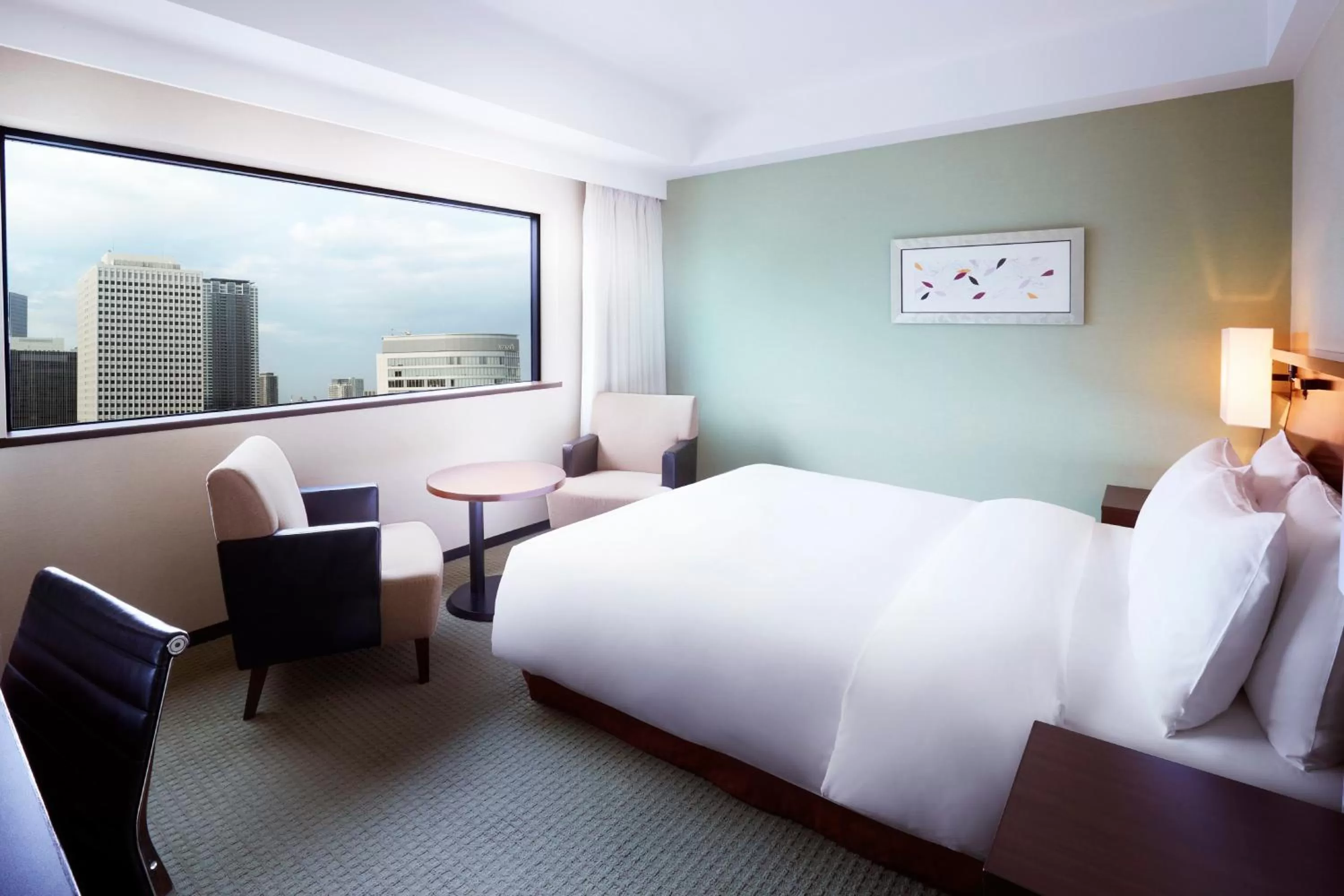 Photo of the whole room in ANA Crowne Plaza Osaka by IHG