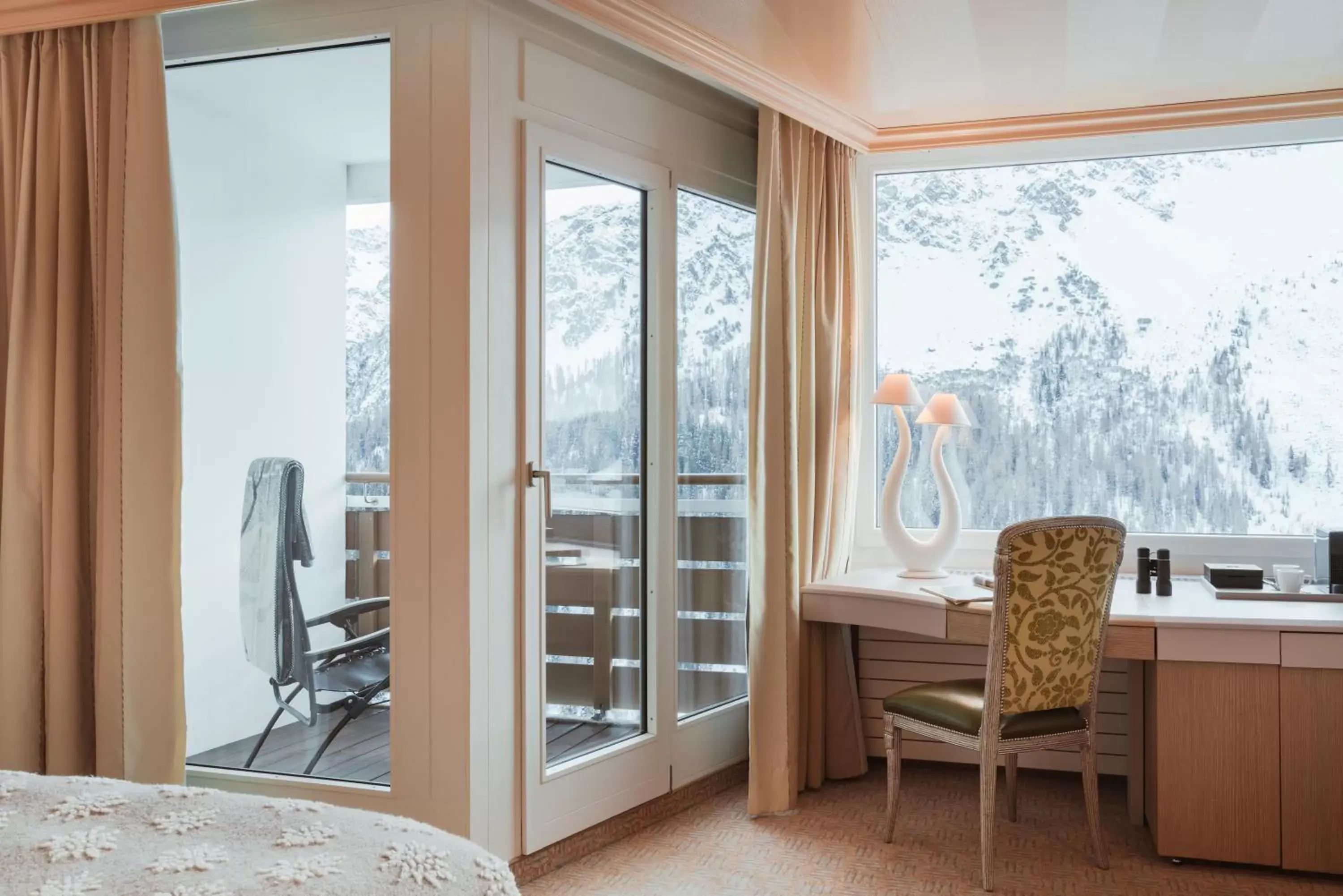 Deluxe Single Room South Facing in Tschuggen Grand Hotel - The Leading Hotels of the World Deluxe Single Room South Facing in Tschuggen Grand Hotel - The Leading Hotels of the World