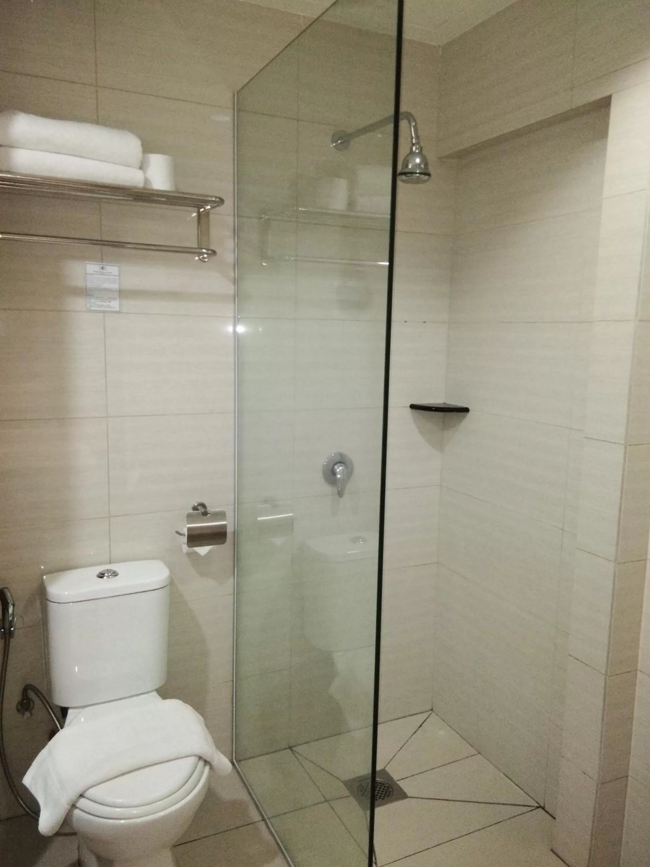 Toilet in Kinabalu Daya Hotel