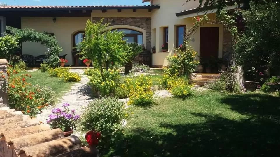 Facade/entrance in B&B Ottoulivi