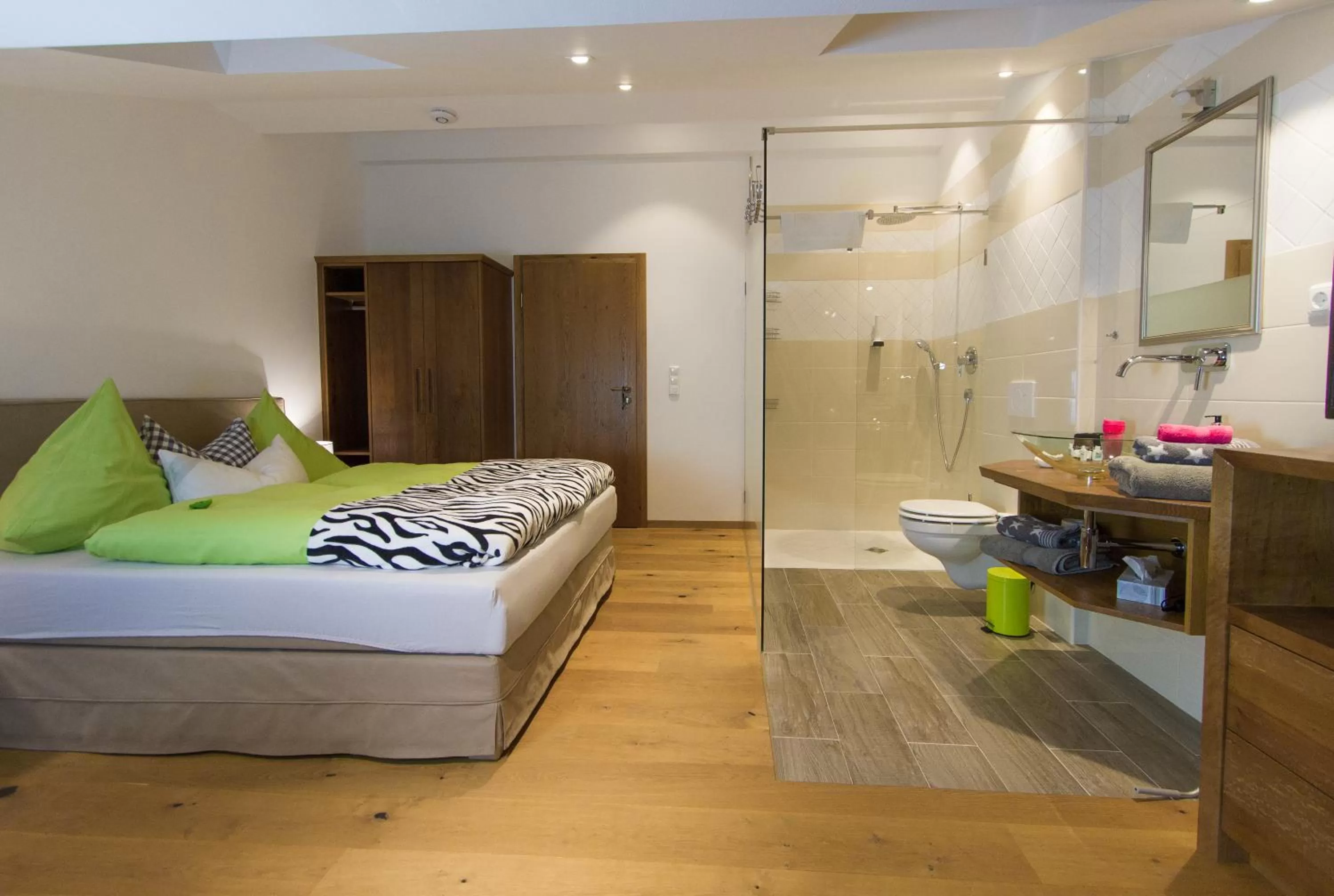 Photo of the whole room, Bed in Hotel Alpenblick