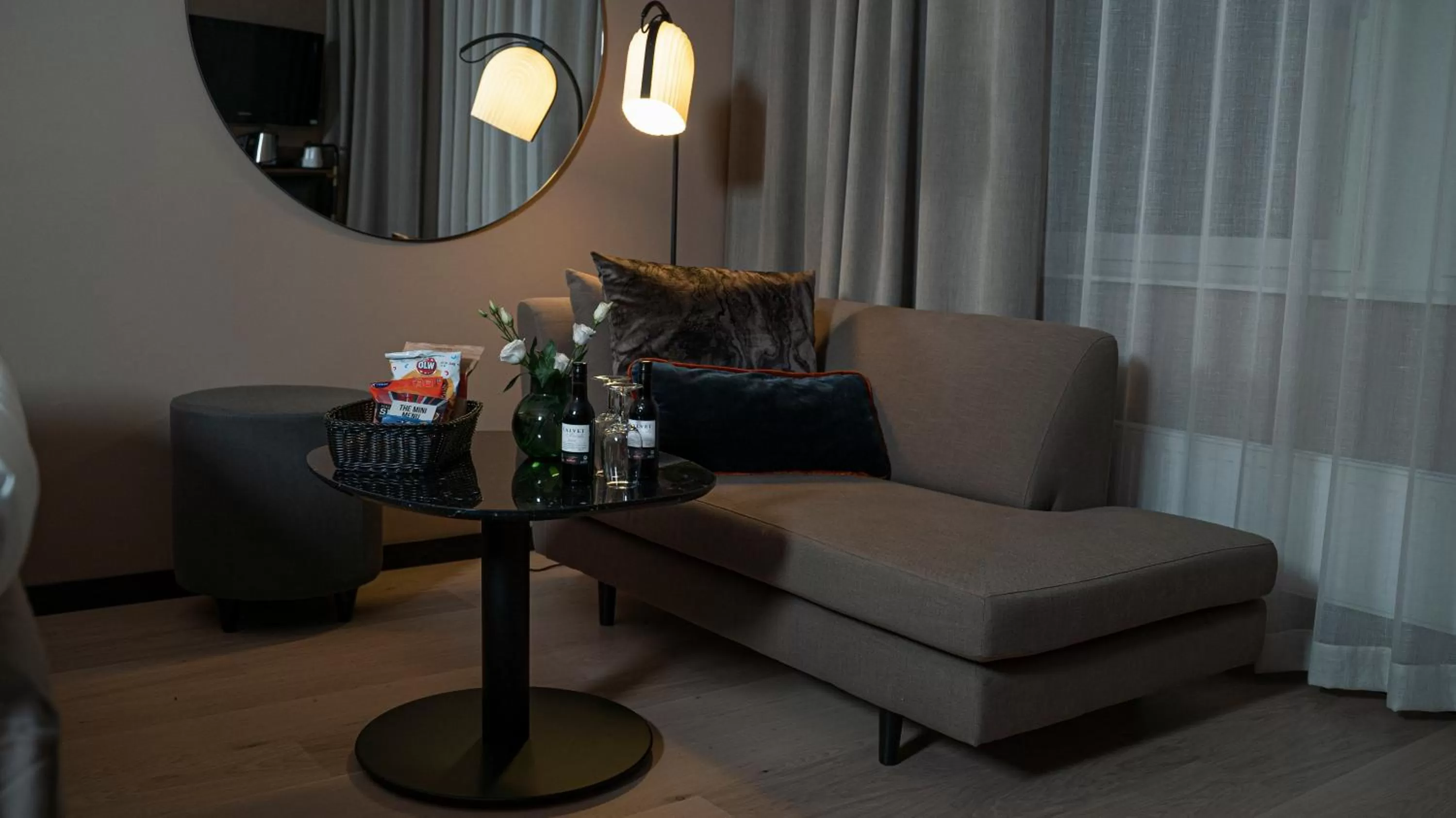 Seating area in Clarion Hotel Winn