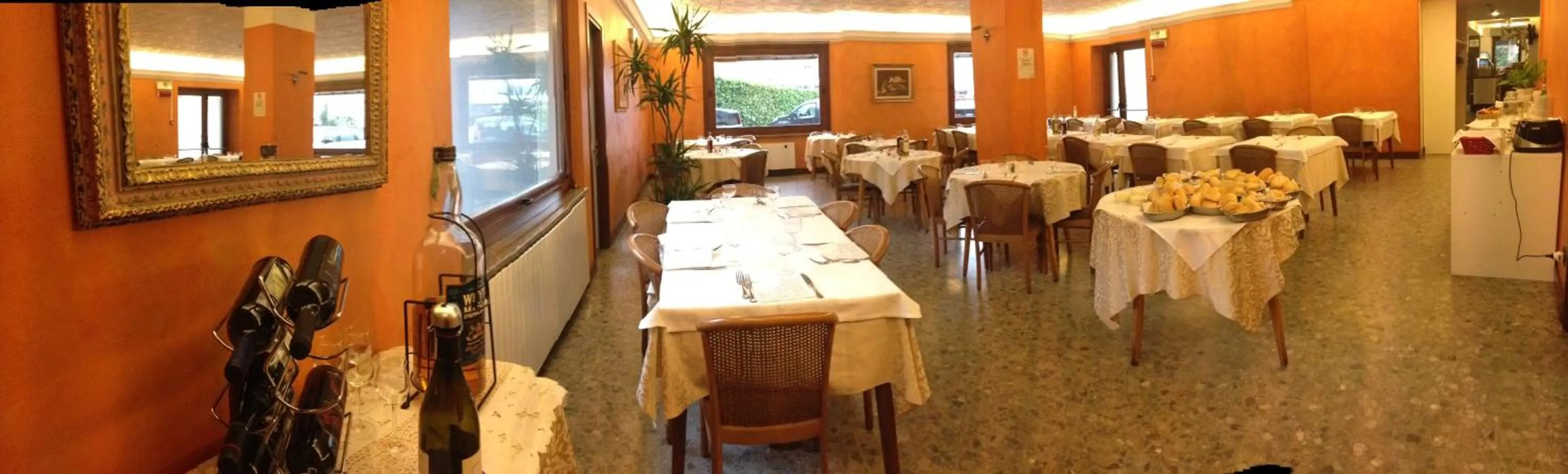 Restaurant/places to eat in Hotel Riposo
