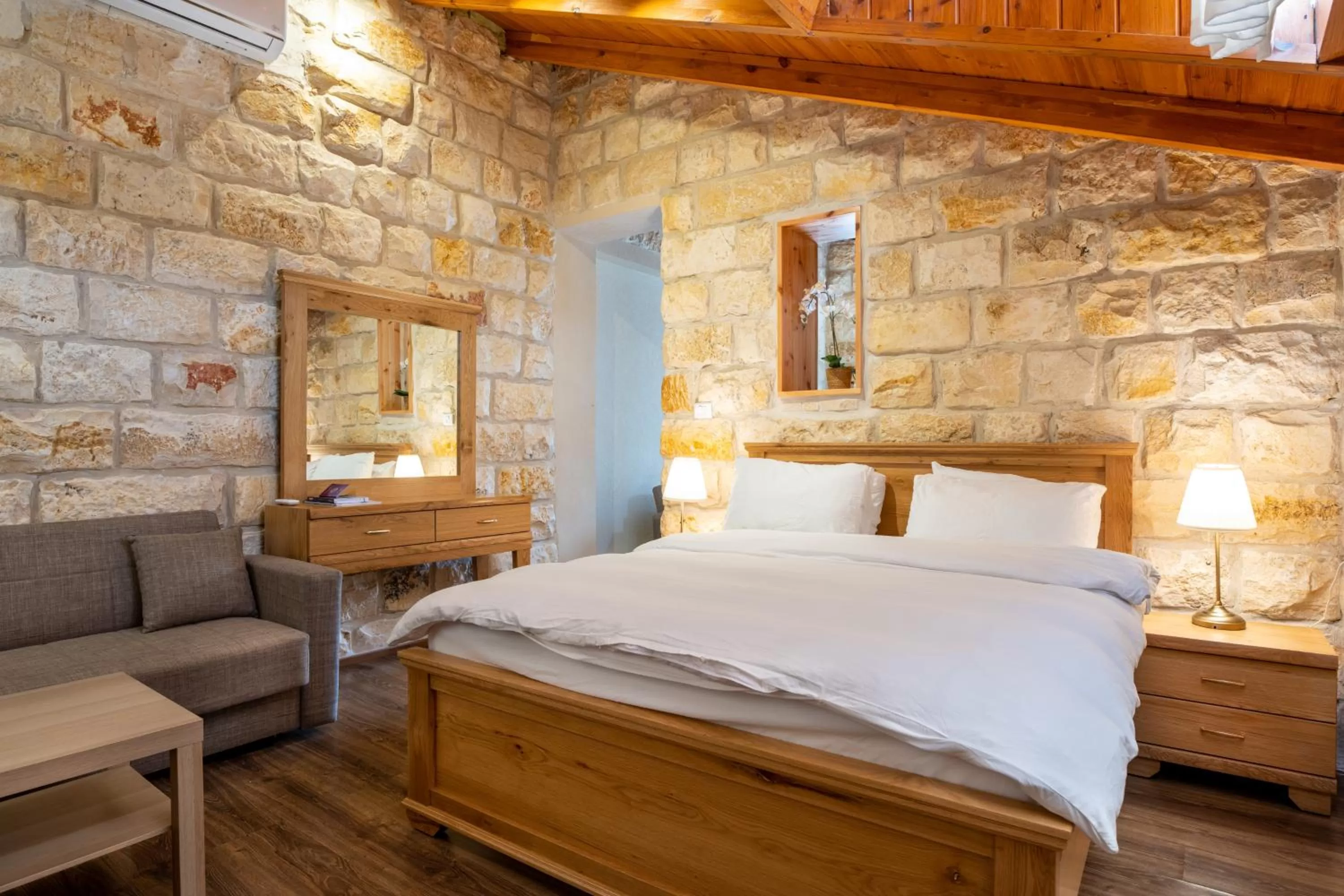 Bed in Via Maria Boutique Suites - Free Parking