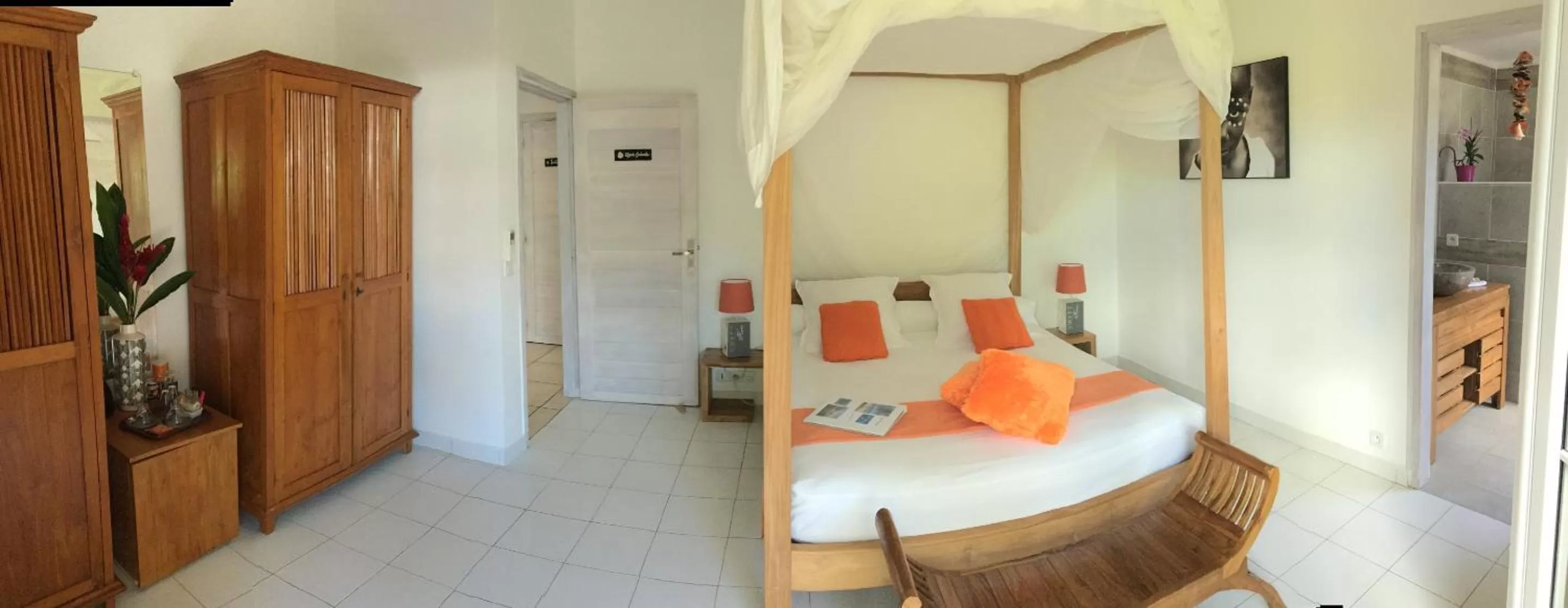 Bedroom, Bed in Chambres d'hôtes et villas chez Flo