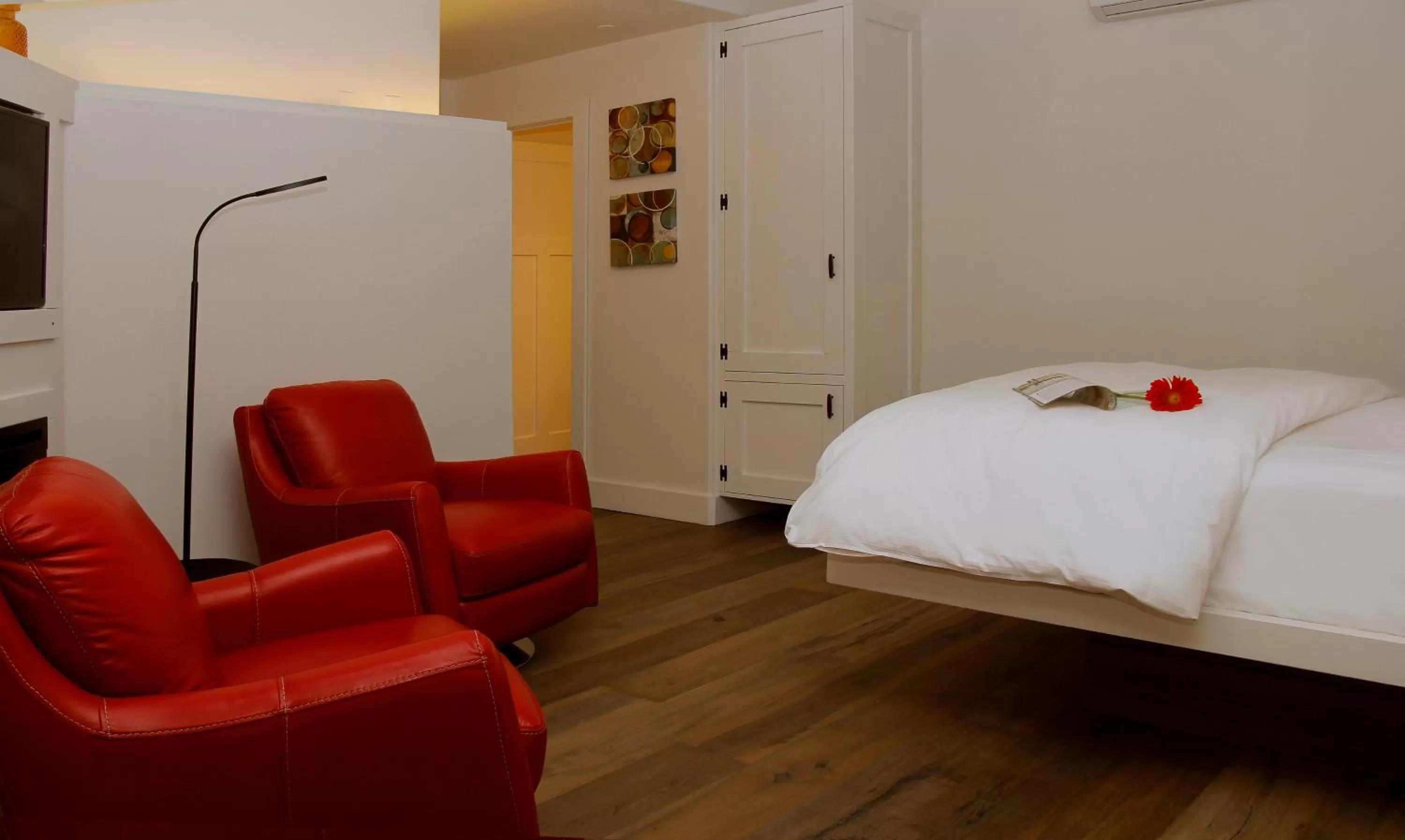 Bedroom, Bed in The Grand Idyllwild Lodge