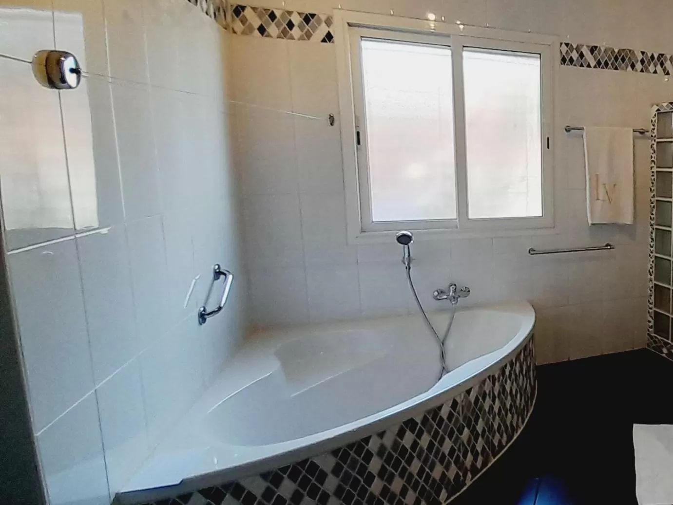 Bathroom in La Varangue