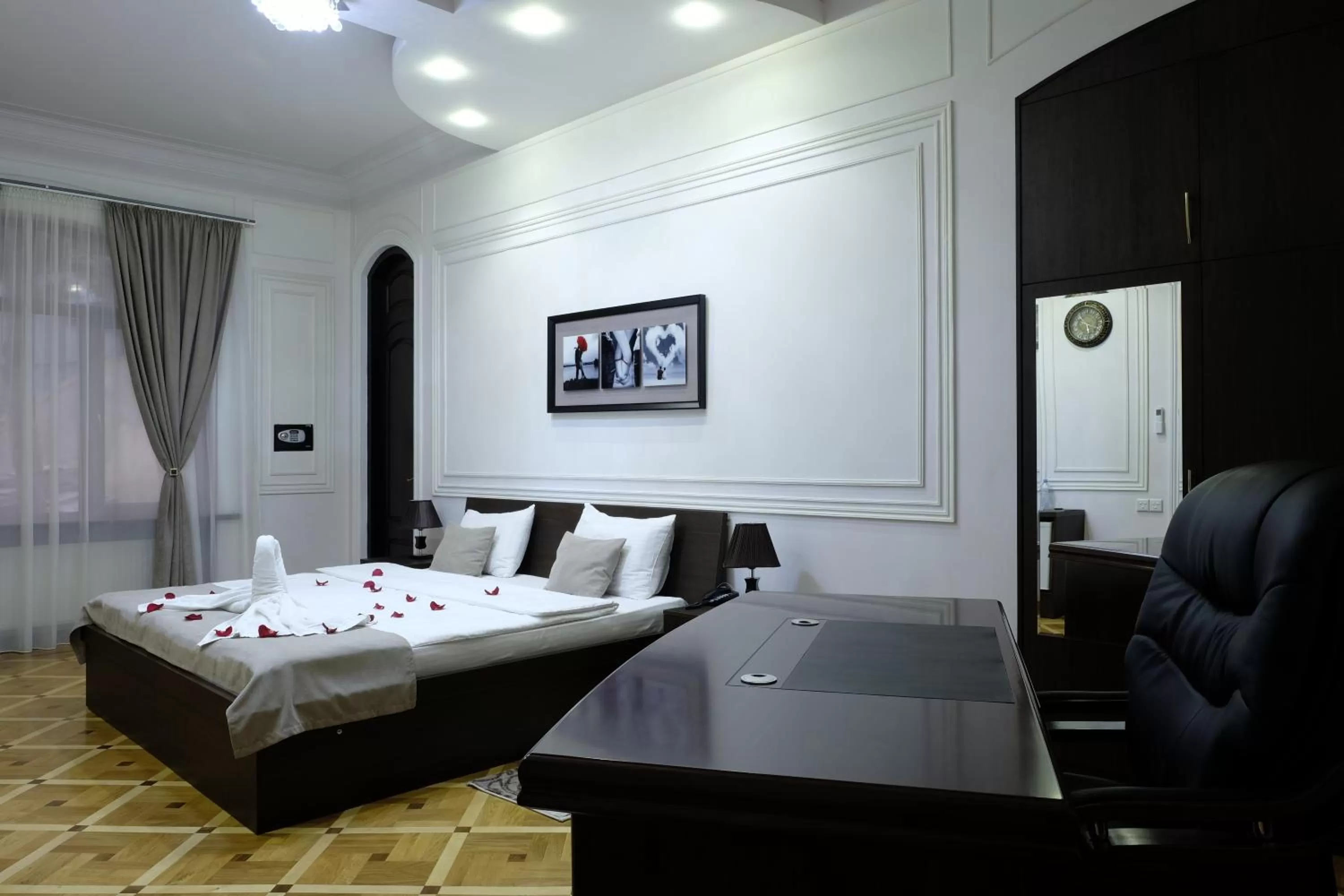 Photo of the whole room, Bed in S&L Boutique Hotel