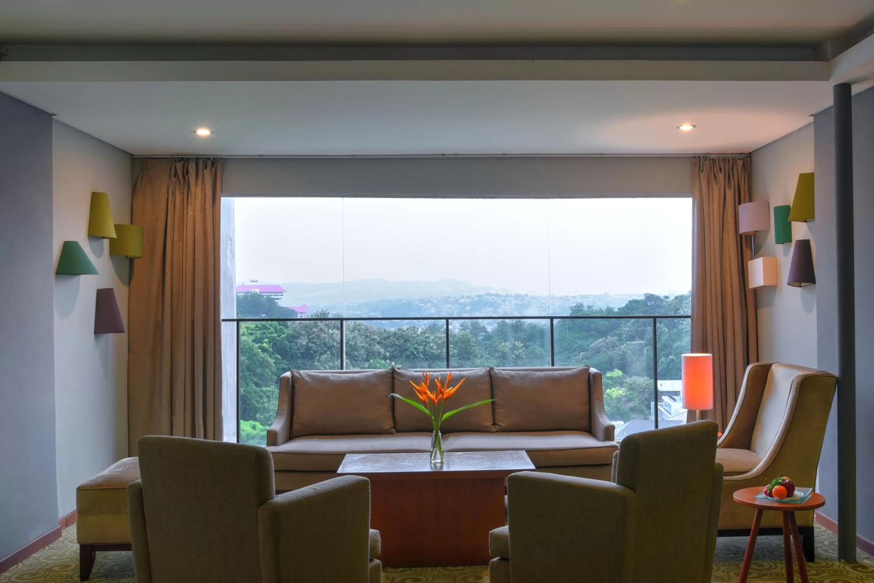 Lounge or bar in Oak Tree Emerald Hotel & Coventions Semarang