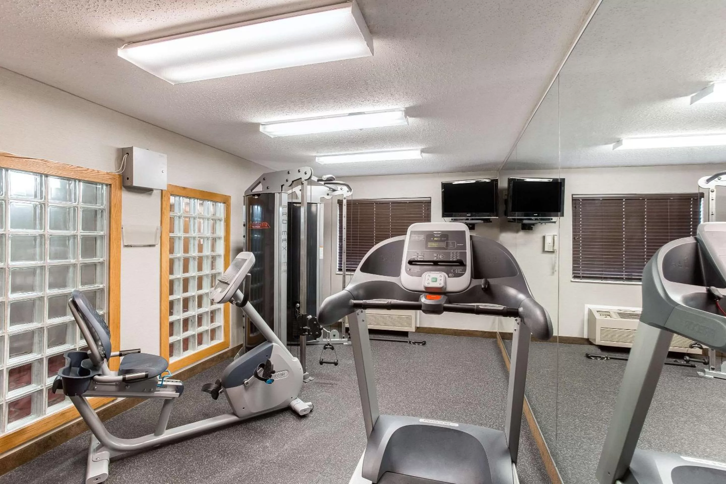 Fitness centre/facilities in Quality Inn