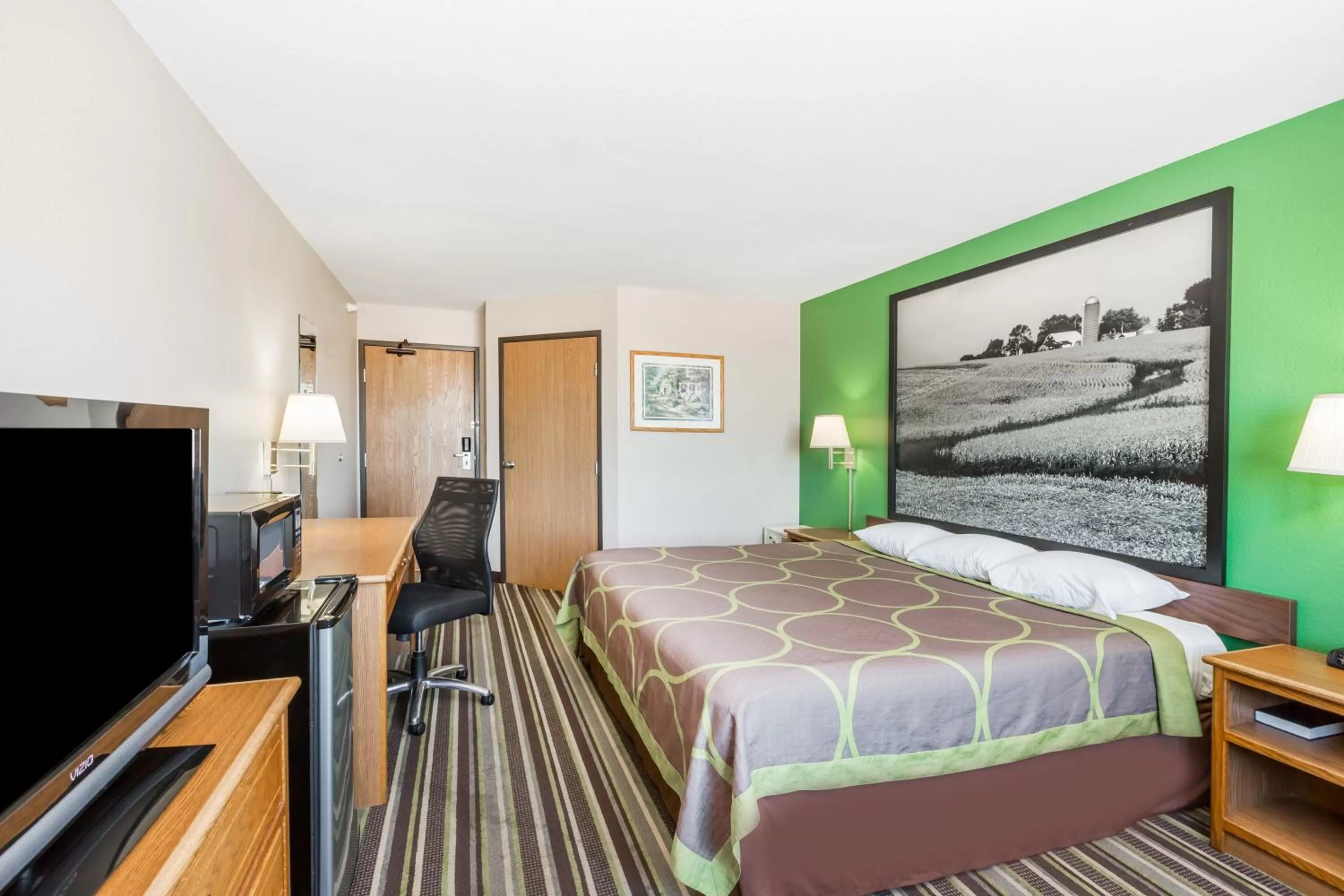 Bedroom, Bed in Super 8 by Wyndham Sioux City South