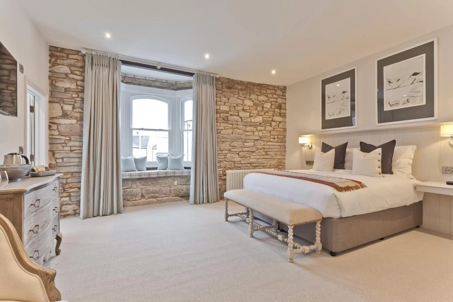 Photo of the whole room, Bed in Tithe Barn - Self Check In Hotel