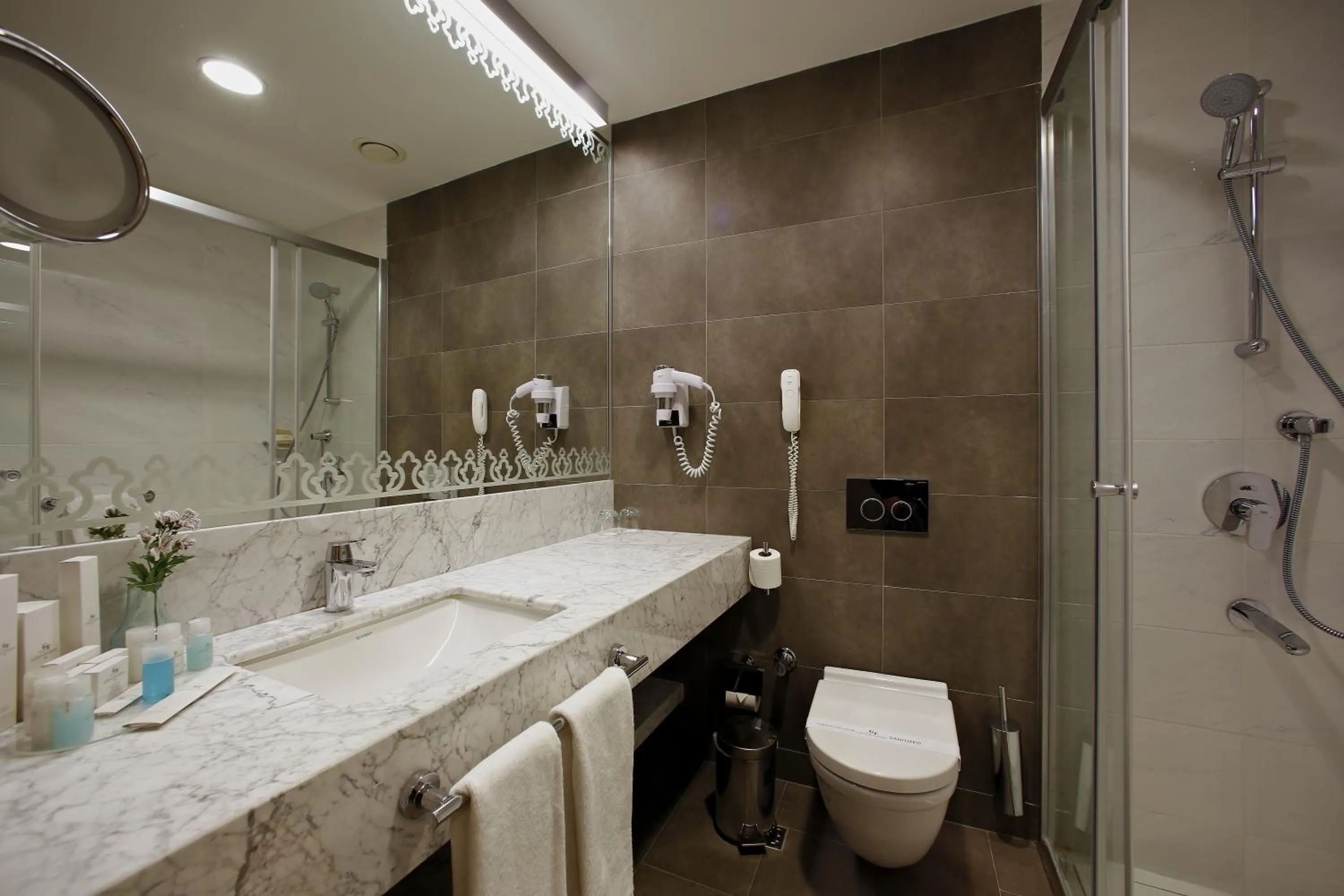 Shower in Gonluferah Thermal Hotel