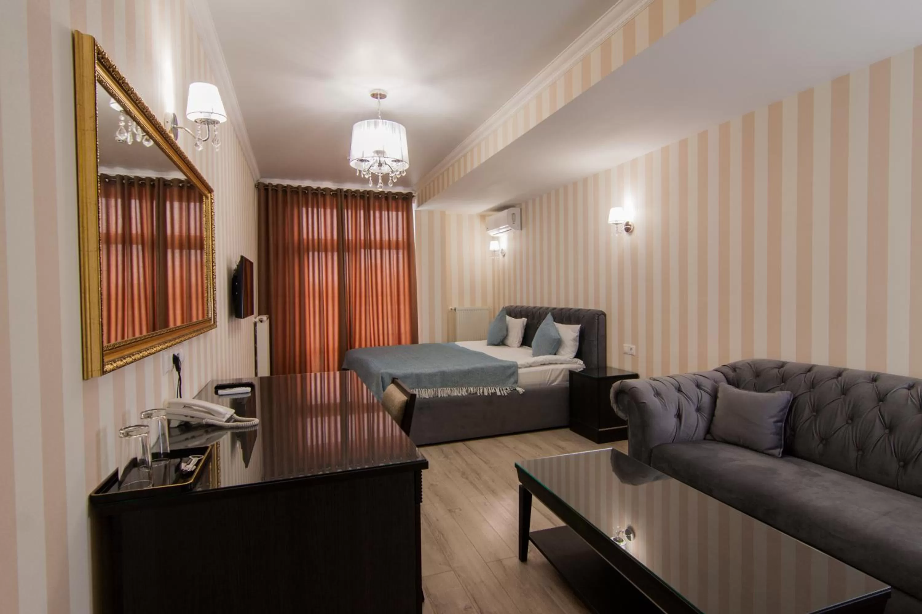 Photo of the whole room, Bed in Klassik Hotel