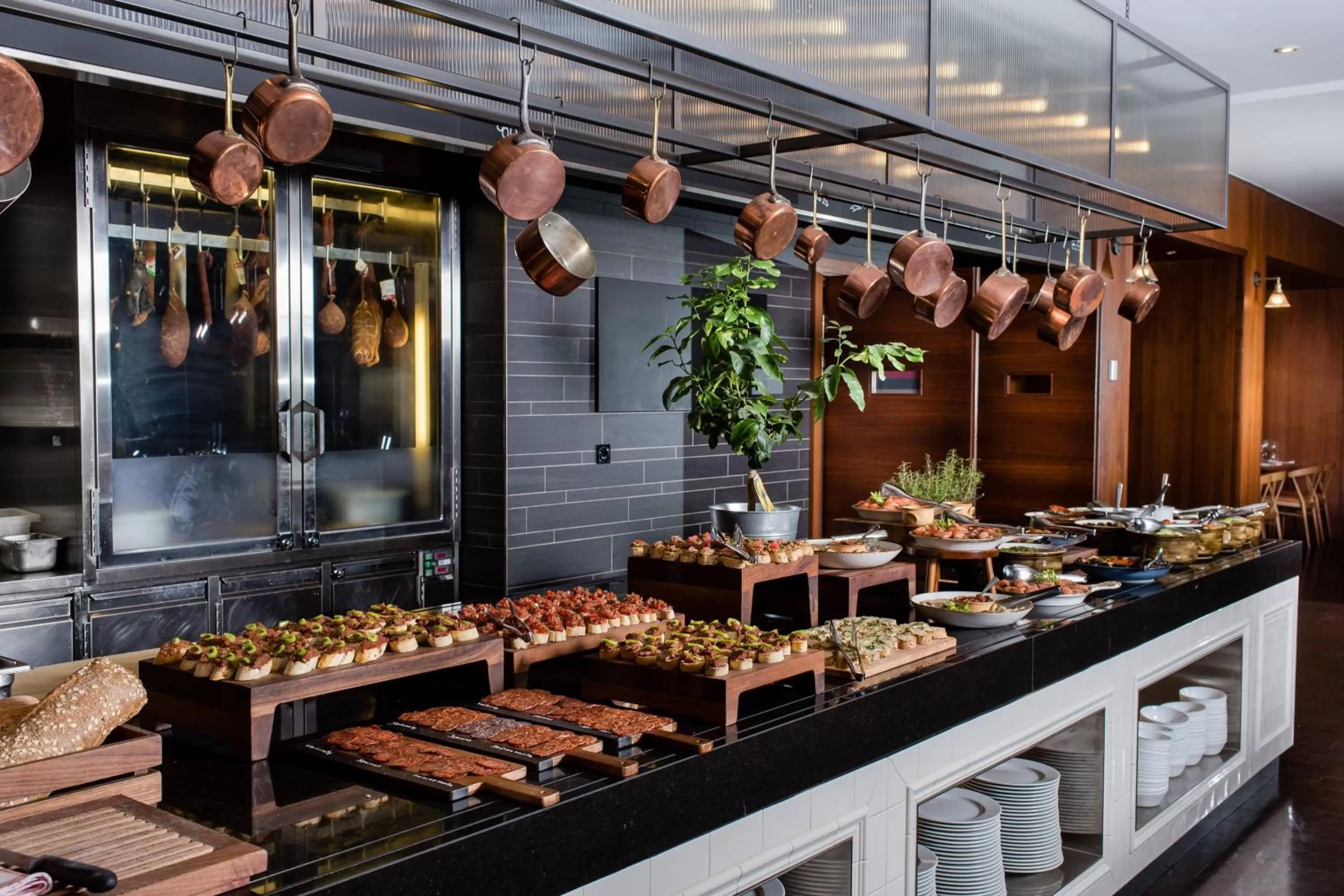 Restaurant/places to eat in Budapest Marriott Hotel