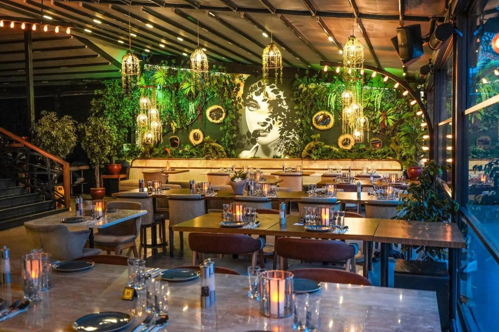 Restaurant/places to eat in Aurasia Beach Hotel