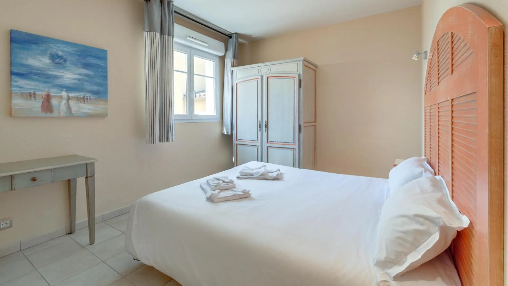 Photo of the whole room, Bed in Vacancéole – Le Domaine de Camiole