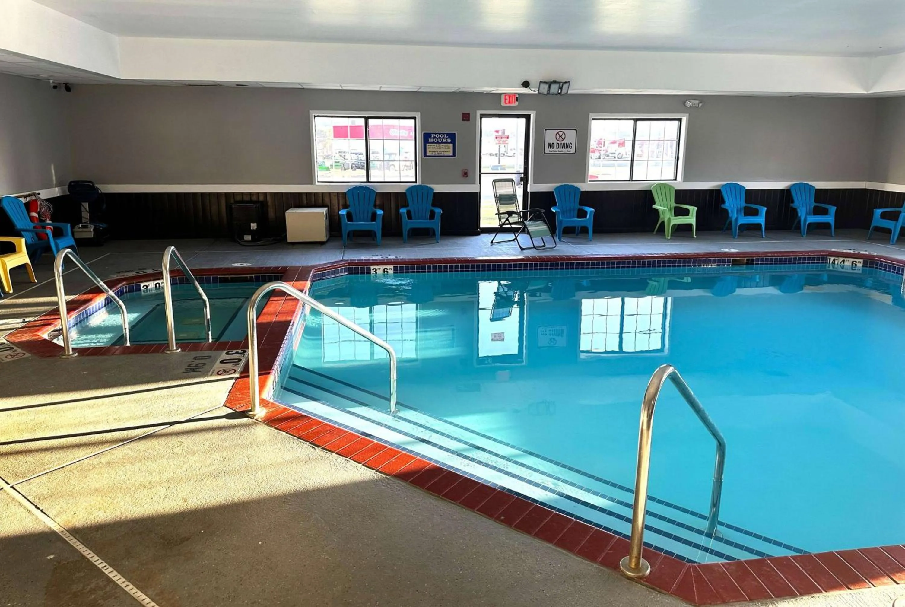 Pool view, Swimming Pool in Quality Inn Reedsburg