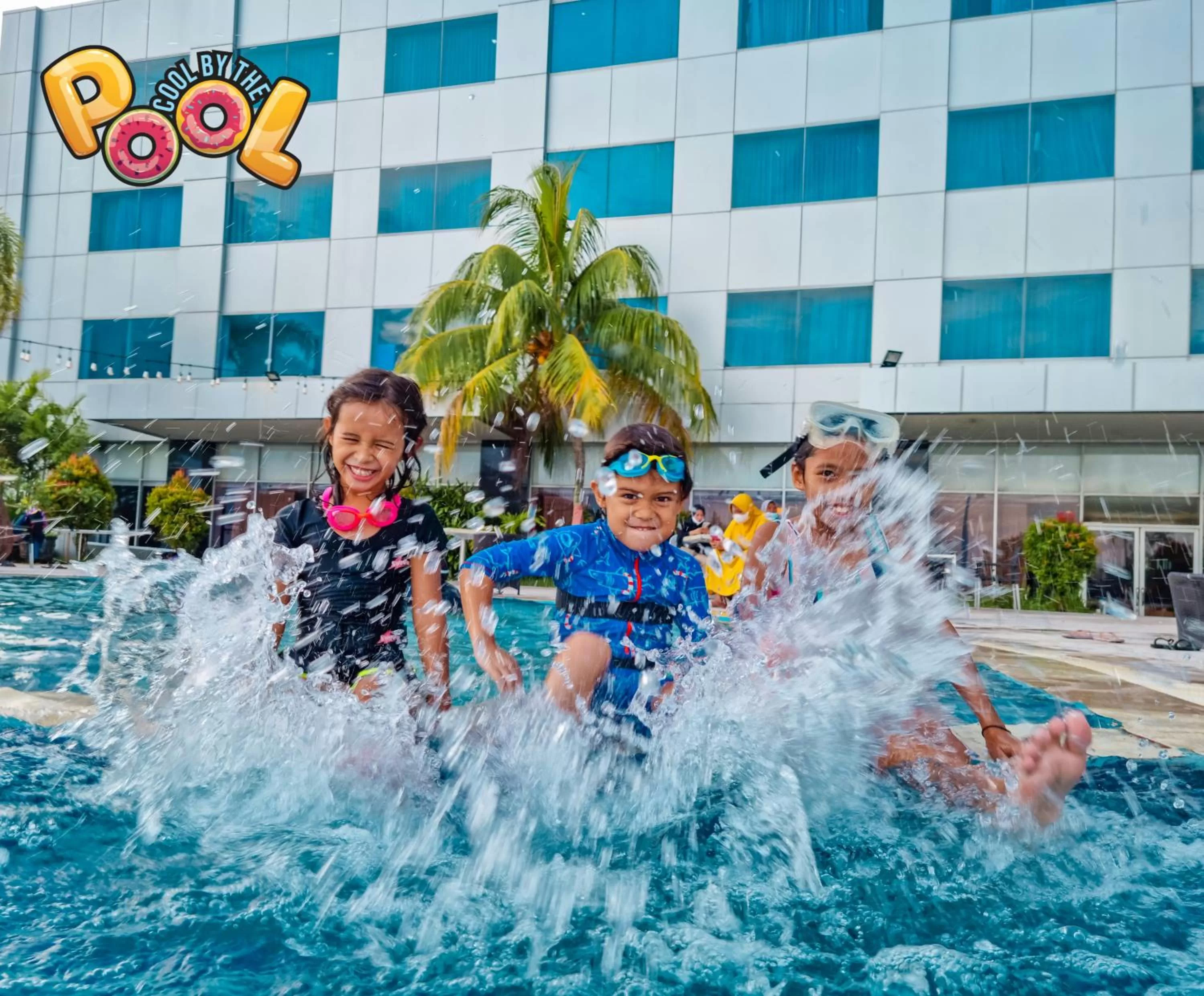 Swimming pool in Novotel Balikpapan