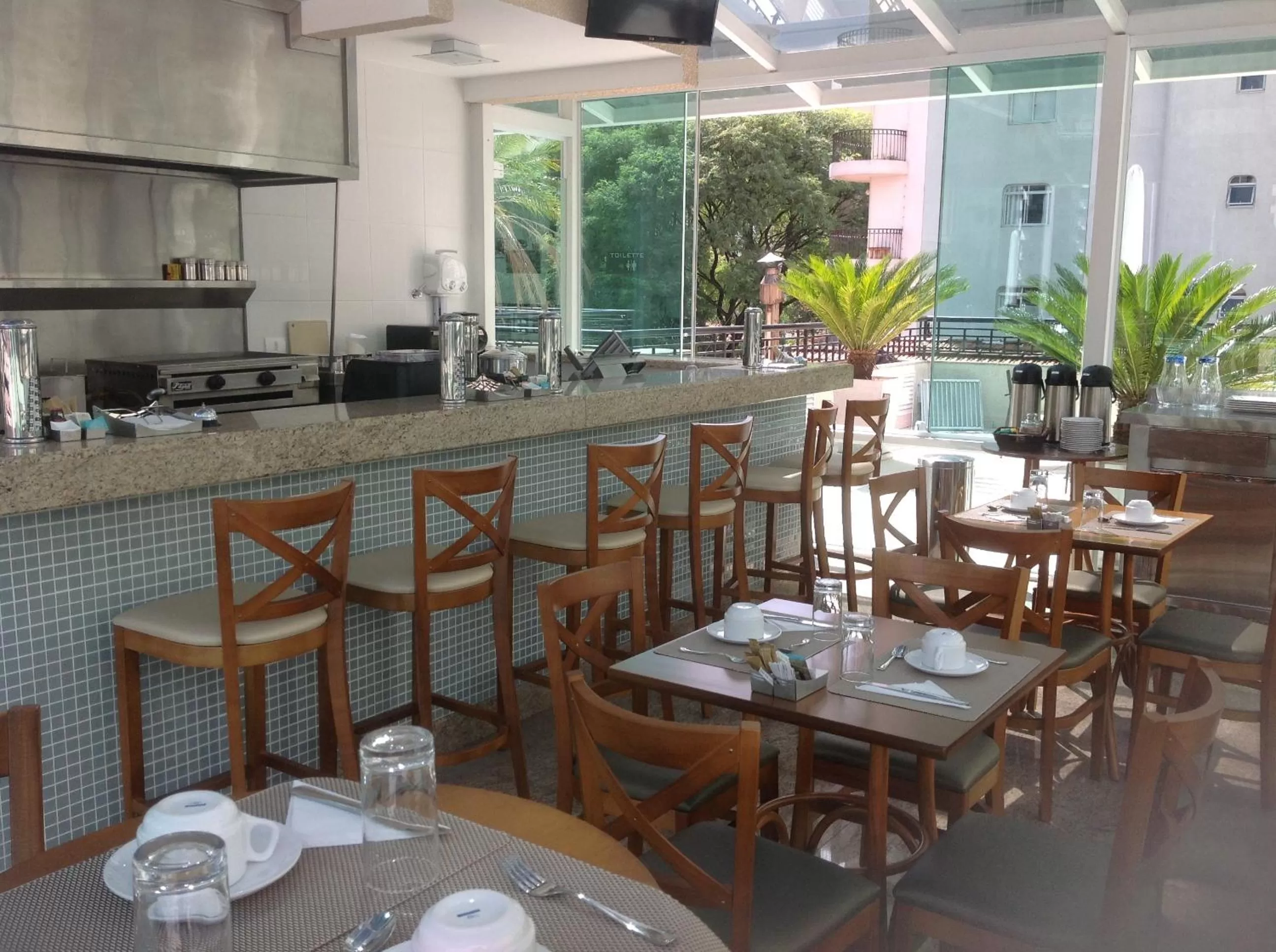 Restaurant/places to eat in Upper Hotel