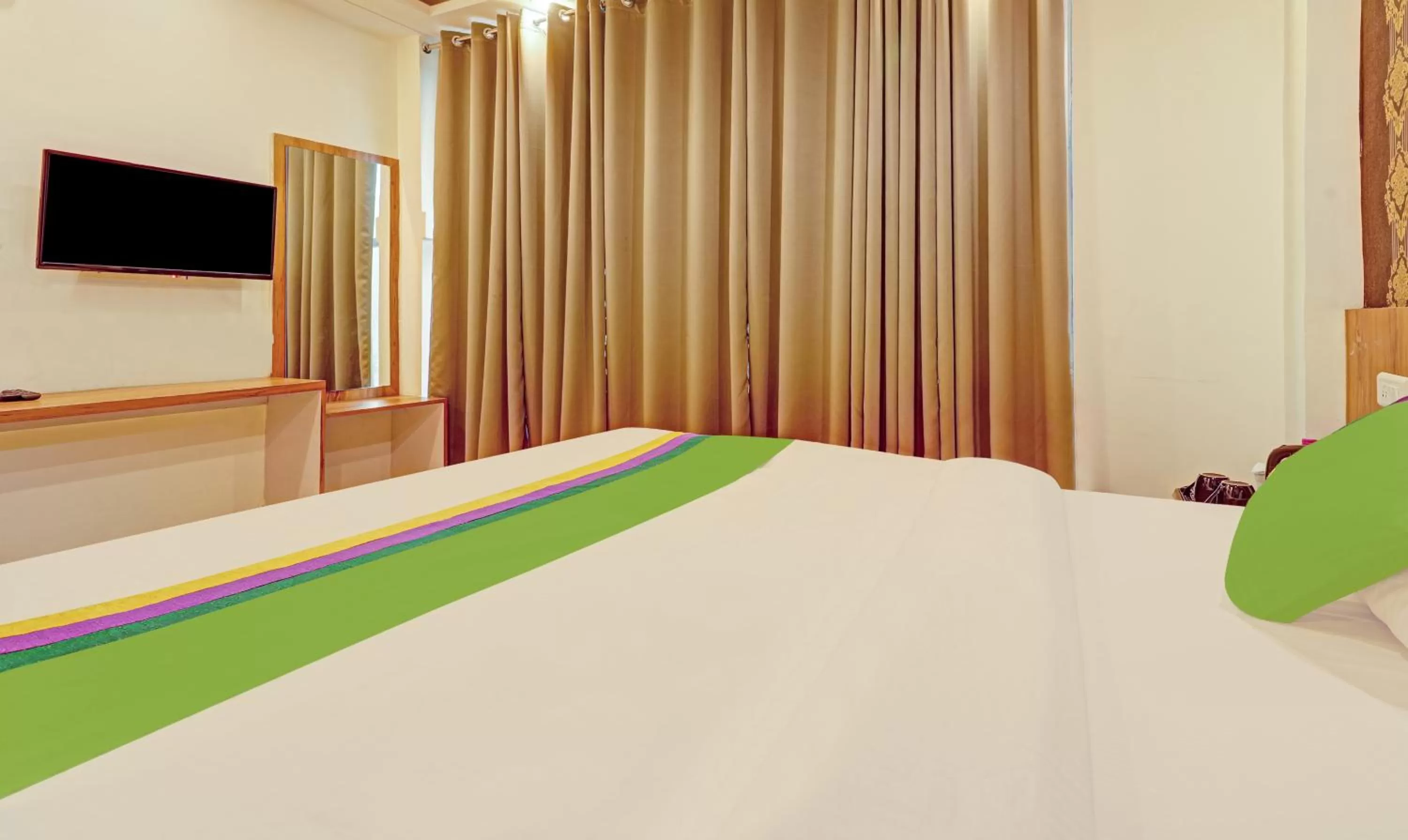 Bed in Treebo Silver Stallion