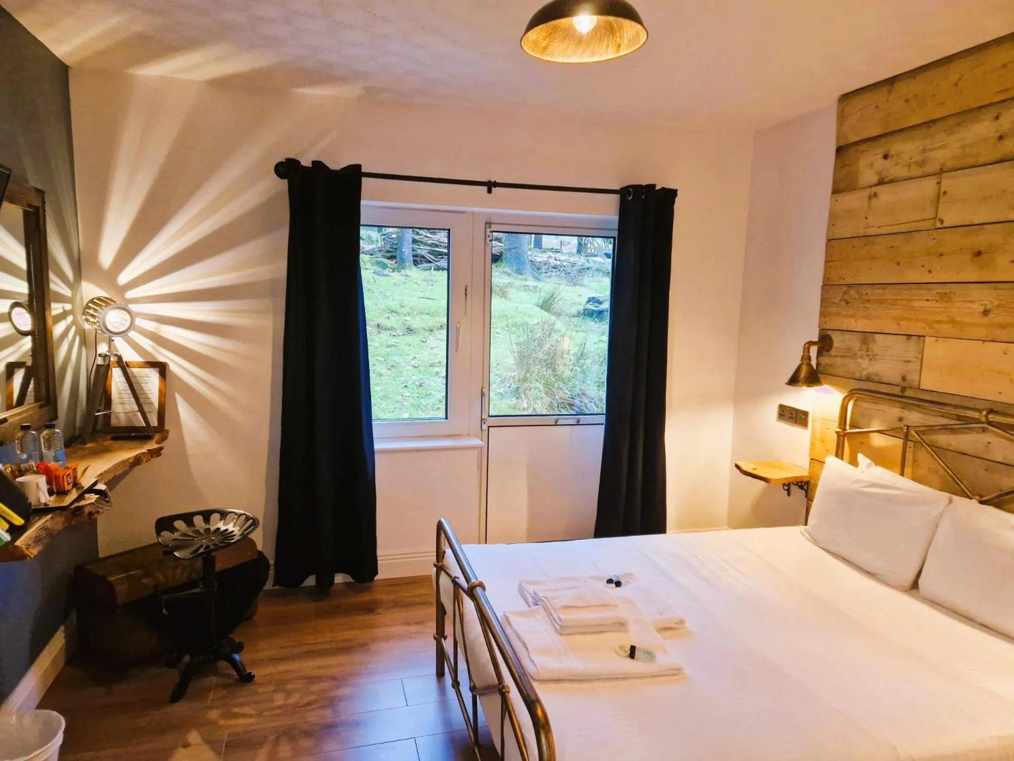 Bedroom, Bed in Wheal Tor Hotel & Glamping