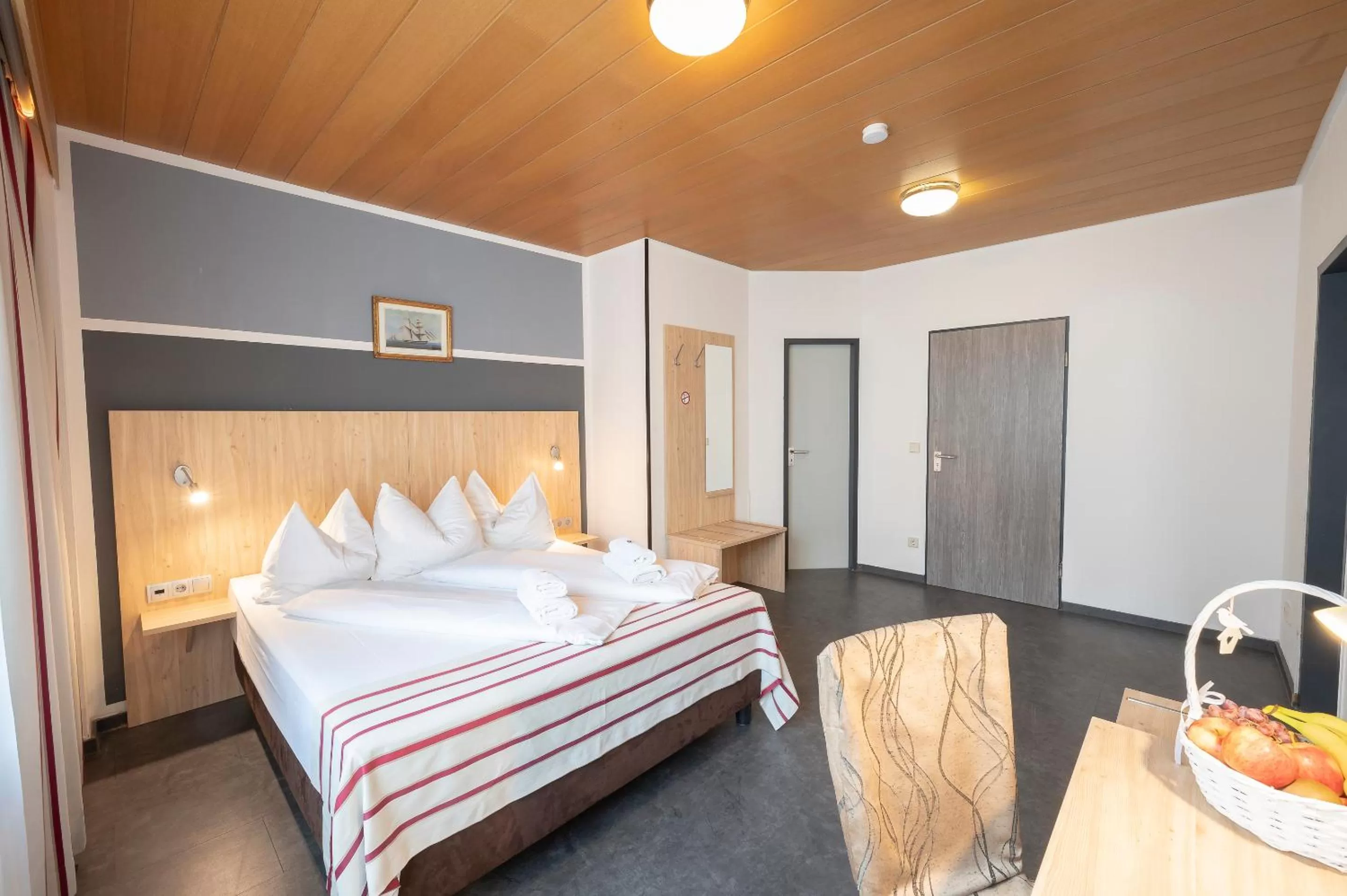 Staff, Bed in Hotel Astoria Stuttgart City