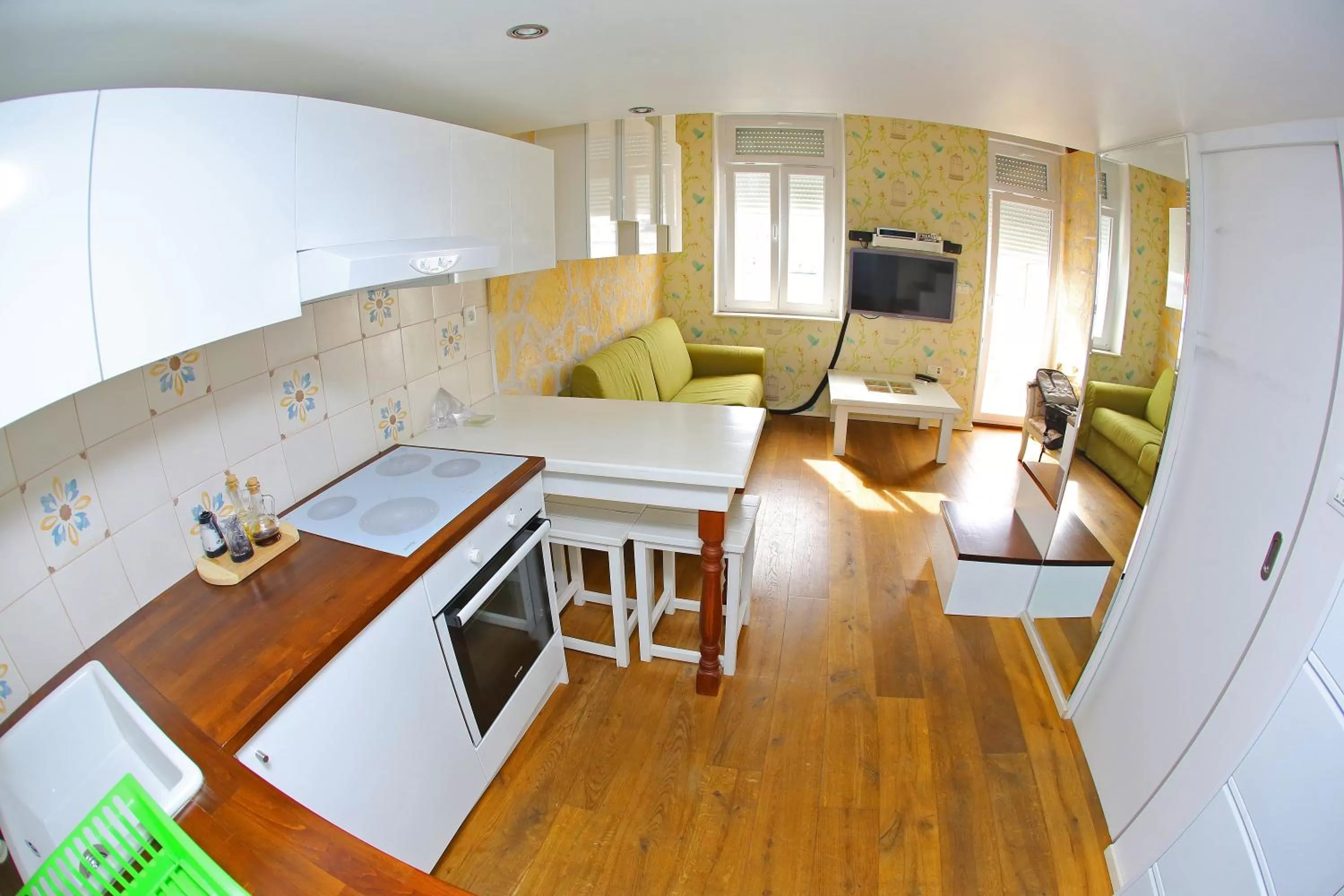 TV and multimedia in Central Apartments Integrated Hotel