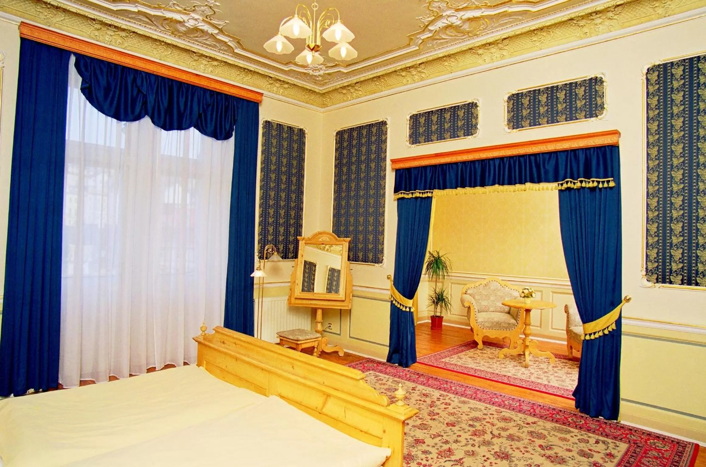 Living room, Bed in Hotel Heluan