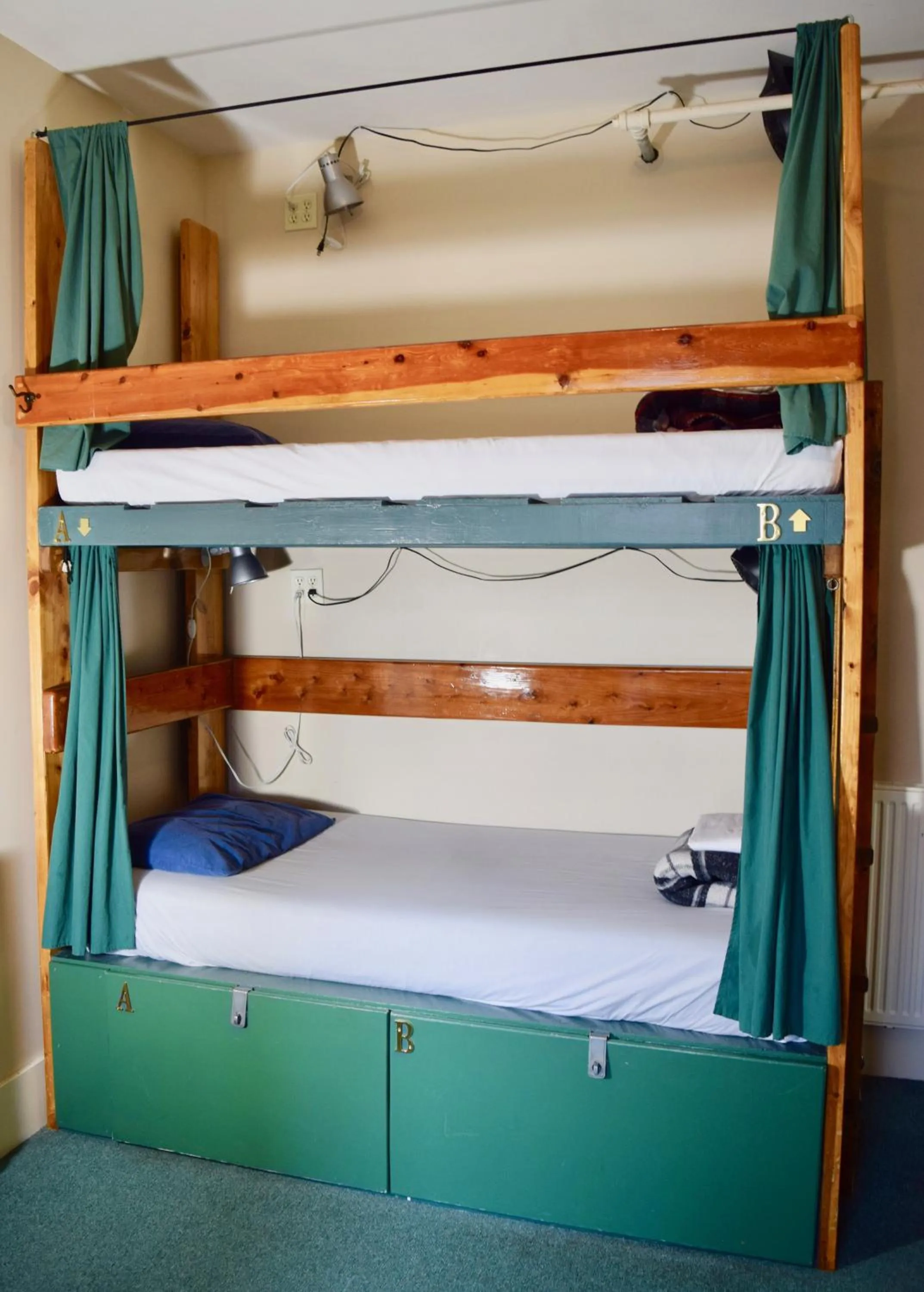 bunk bed, Bed in Green Tortoise Hostel Seattle