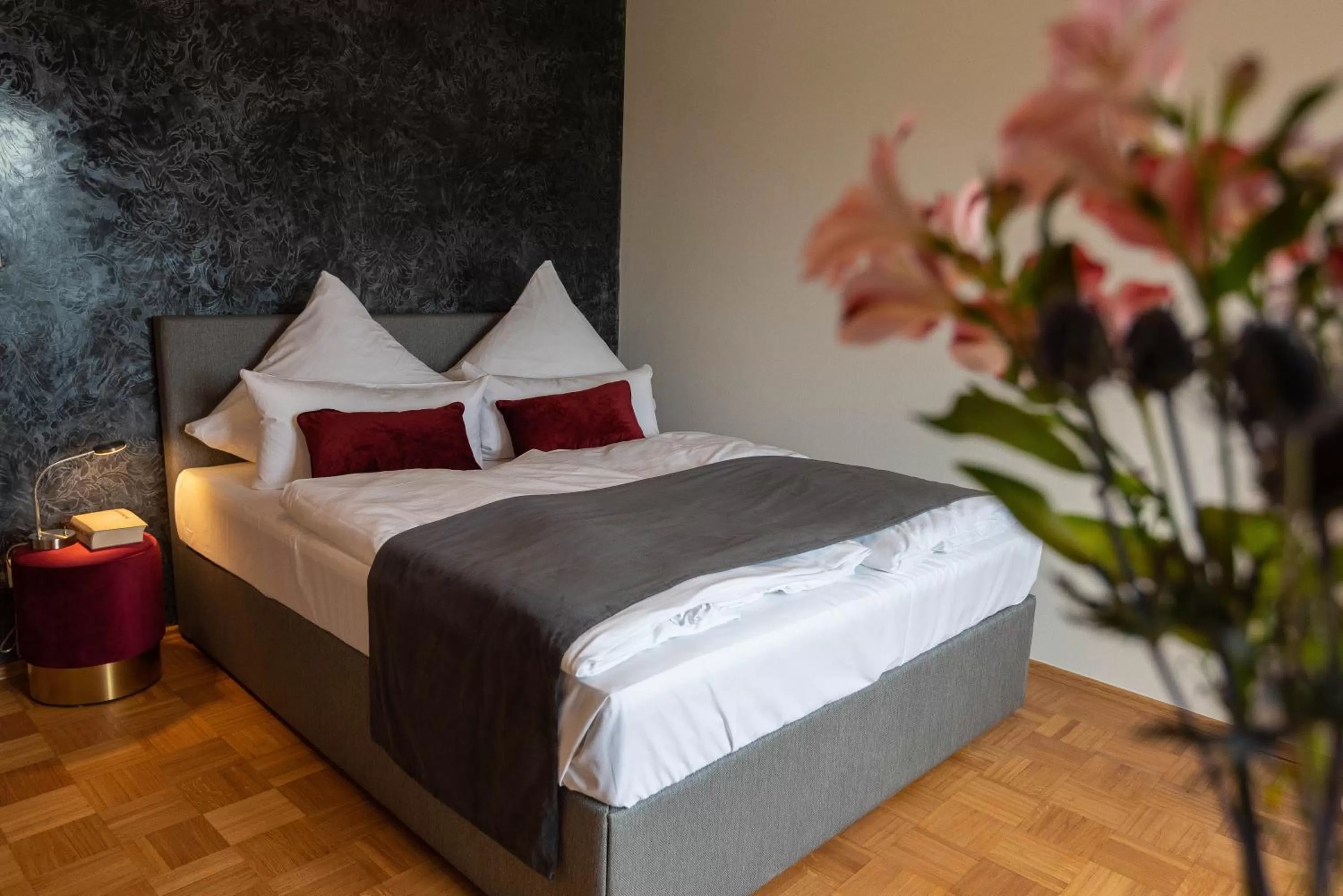 Bed in Landgasthof Hittenkirchen