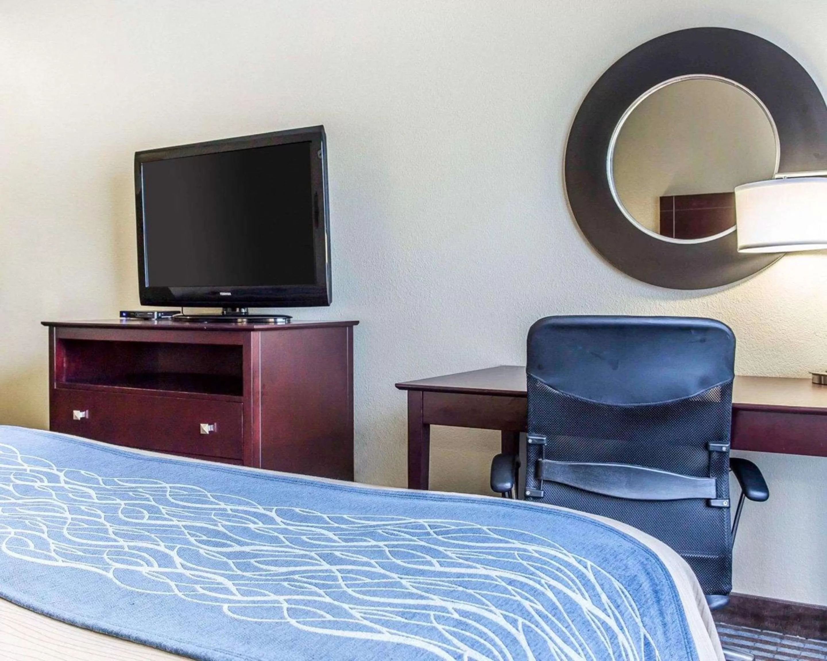 Photo of the whole room, Bed in Comfort Inn & Suites Ballpark Area
