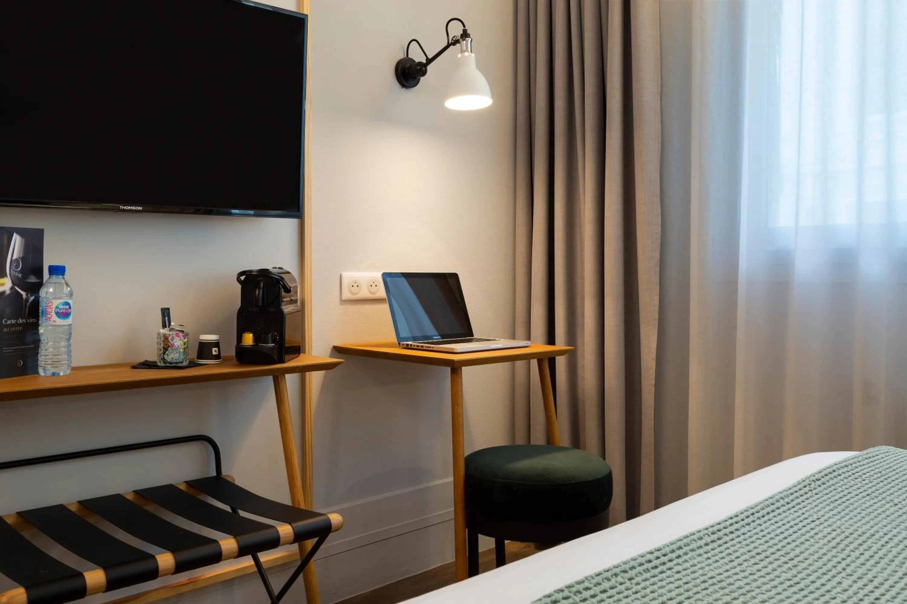 TV and multimedia in Hôtel Edmond W Lyon Part-Dieu