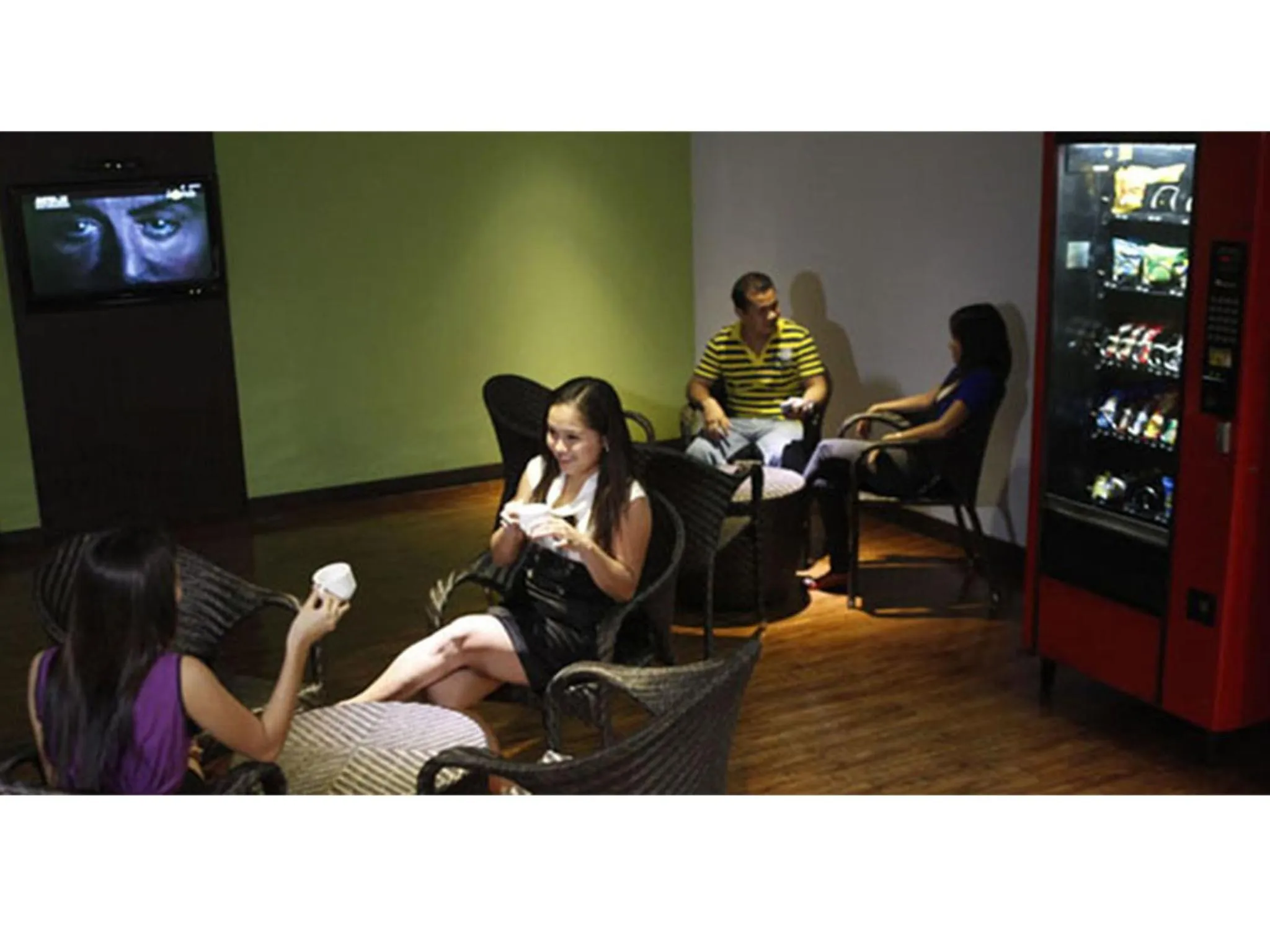 Lounge or bar in Sugbutel Family Hotel Cebu powered by Cocotel