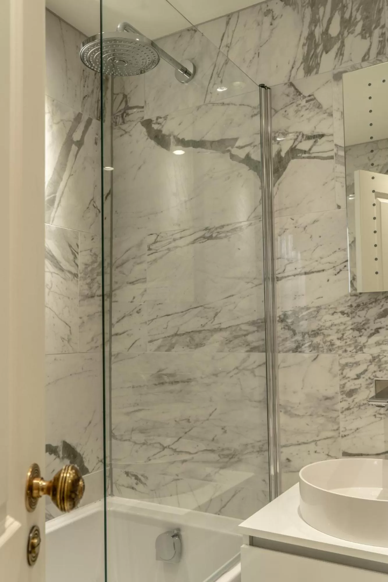 Bathroom in The Coach and Horses