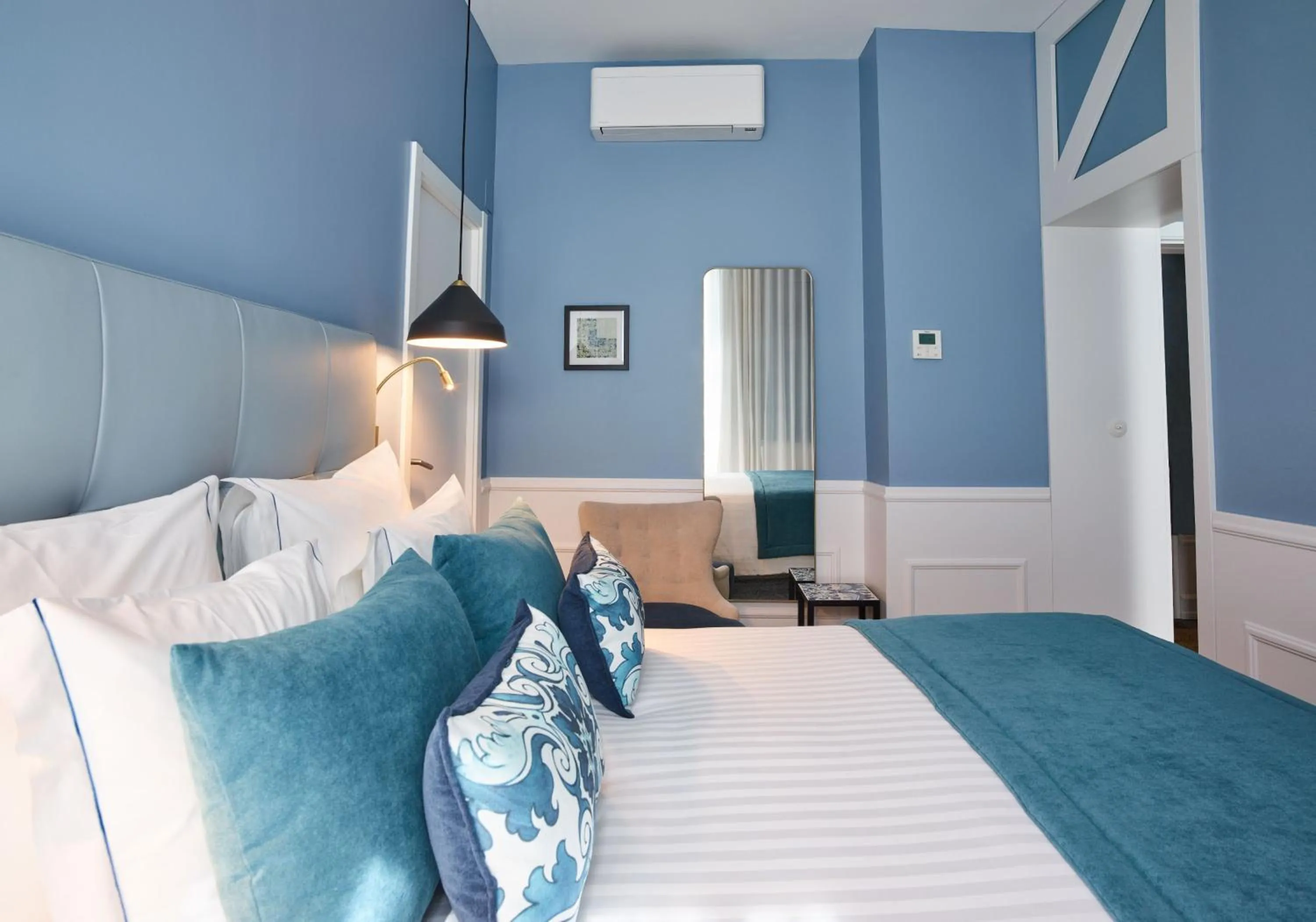 Decorative detail, Bed in Hotel Florescente