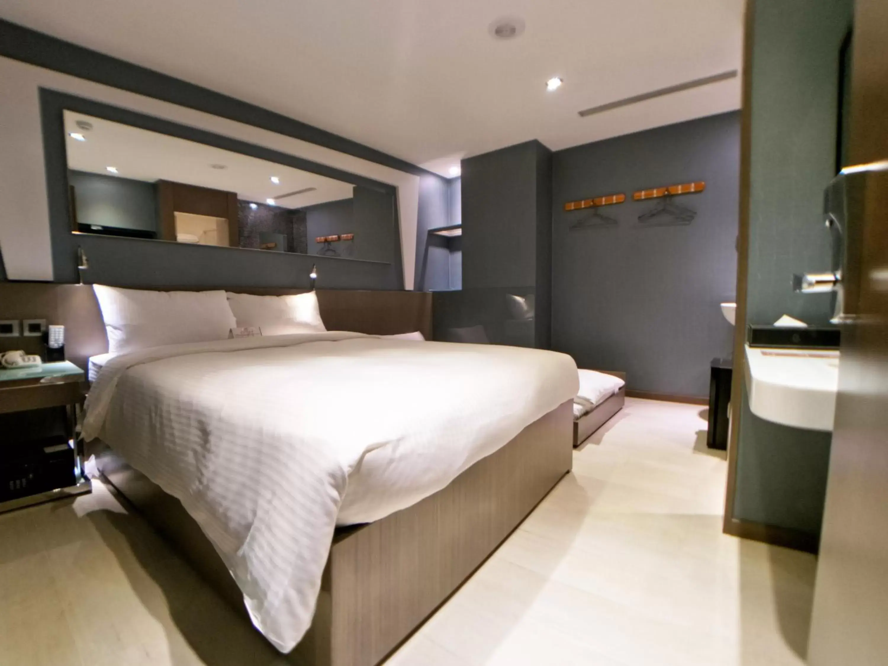 Deluxe Triple Room in Beauty Hotels Taipei - Hotel B6 Deluxe Triple Room in Beauty Hotels Taipei - Hotel B6