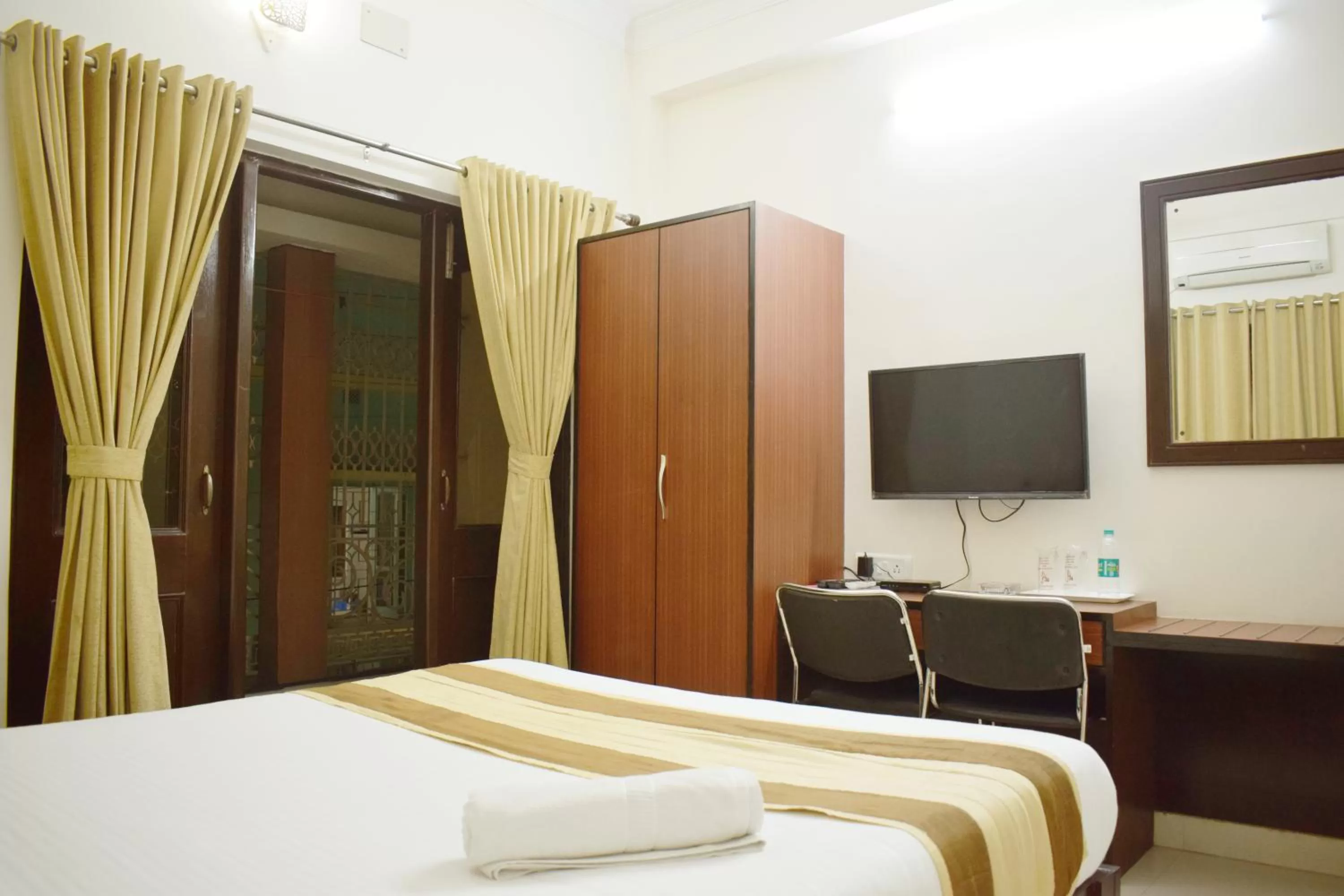 Bedroom, Bed in Krishna Kunja " A Quiet & Peaceful Stay "