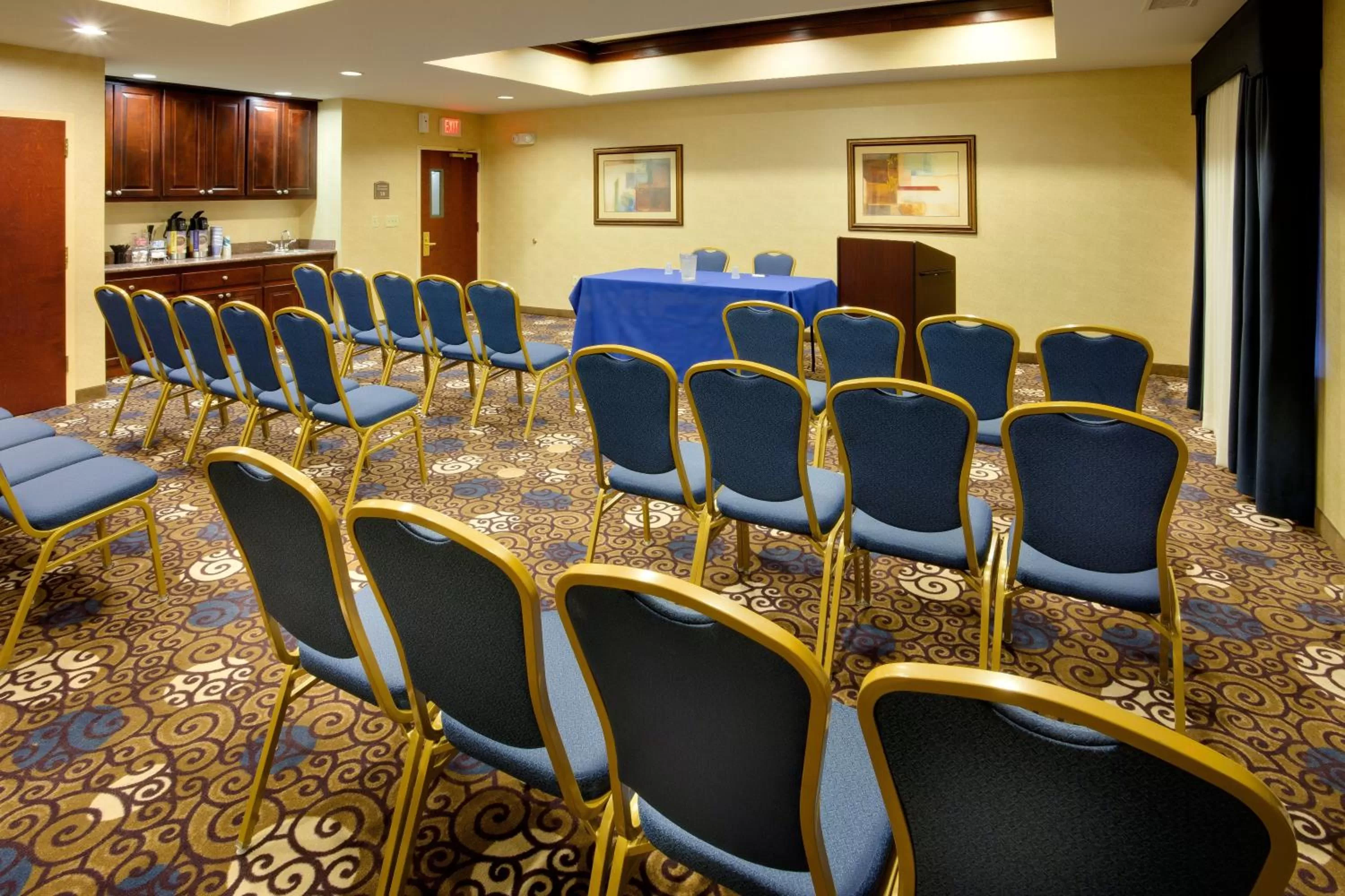 Meeting/conference room in Holiday Inn Express Tower Center New Brunswick by IHG
