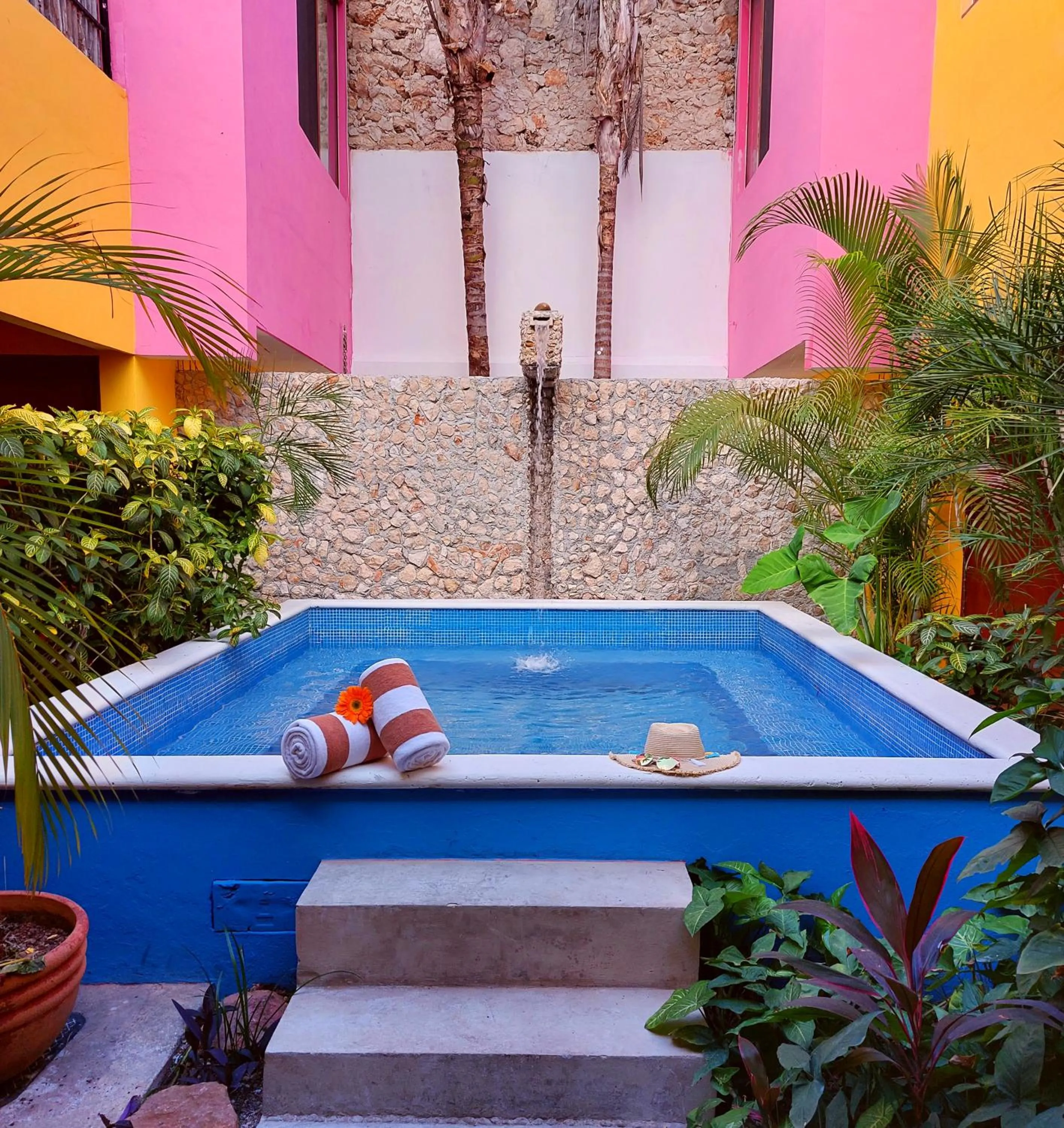 Swimming pool in Art 57 Hotel - Adults Only