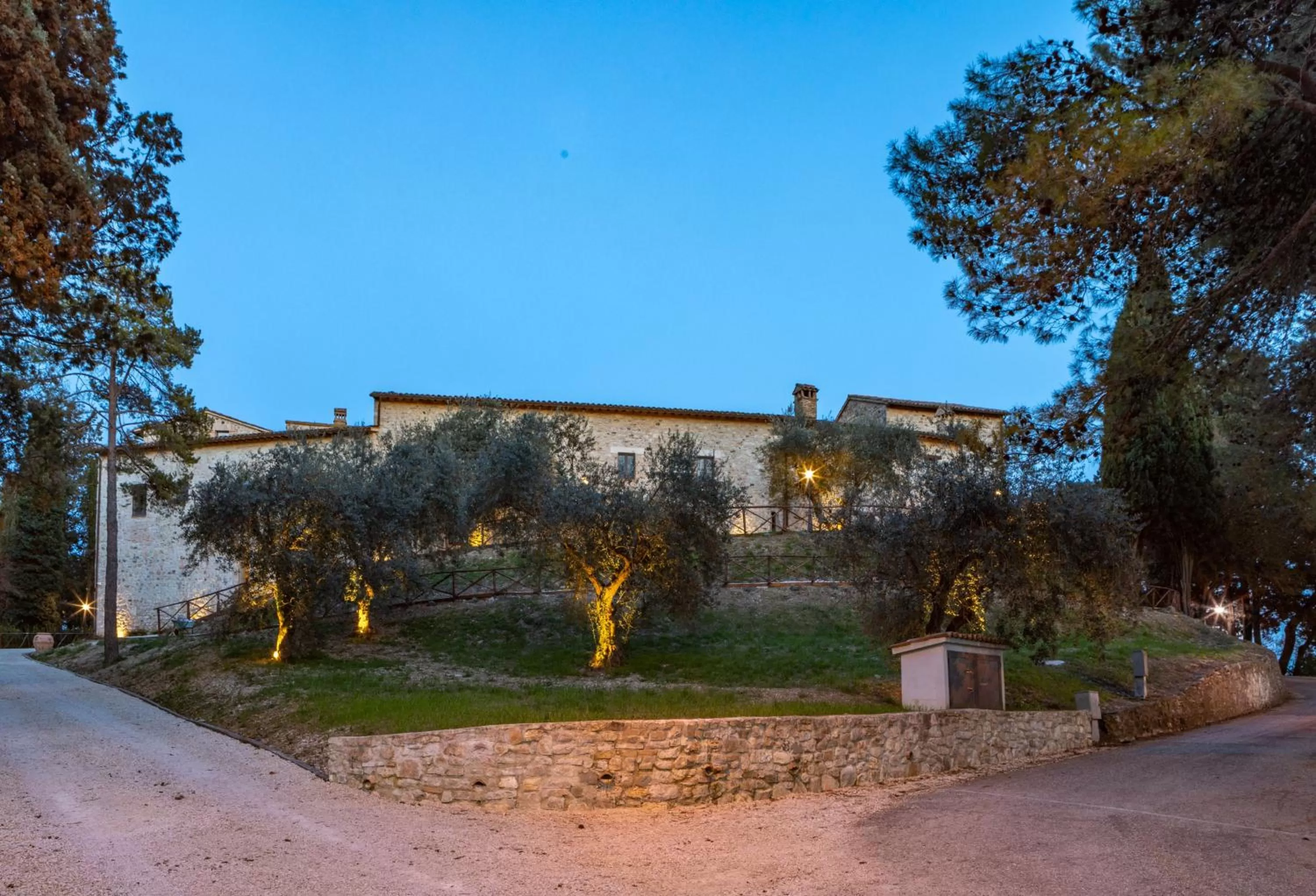 Property building in Borgo Petroro