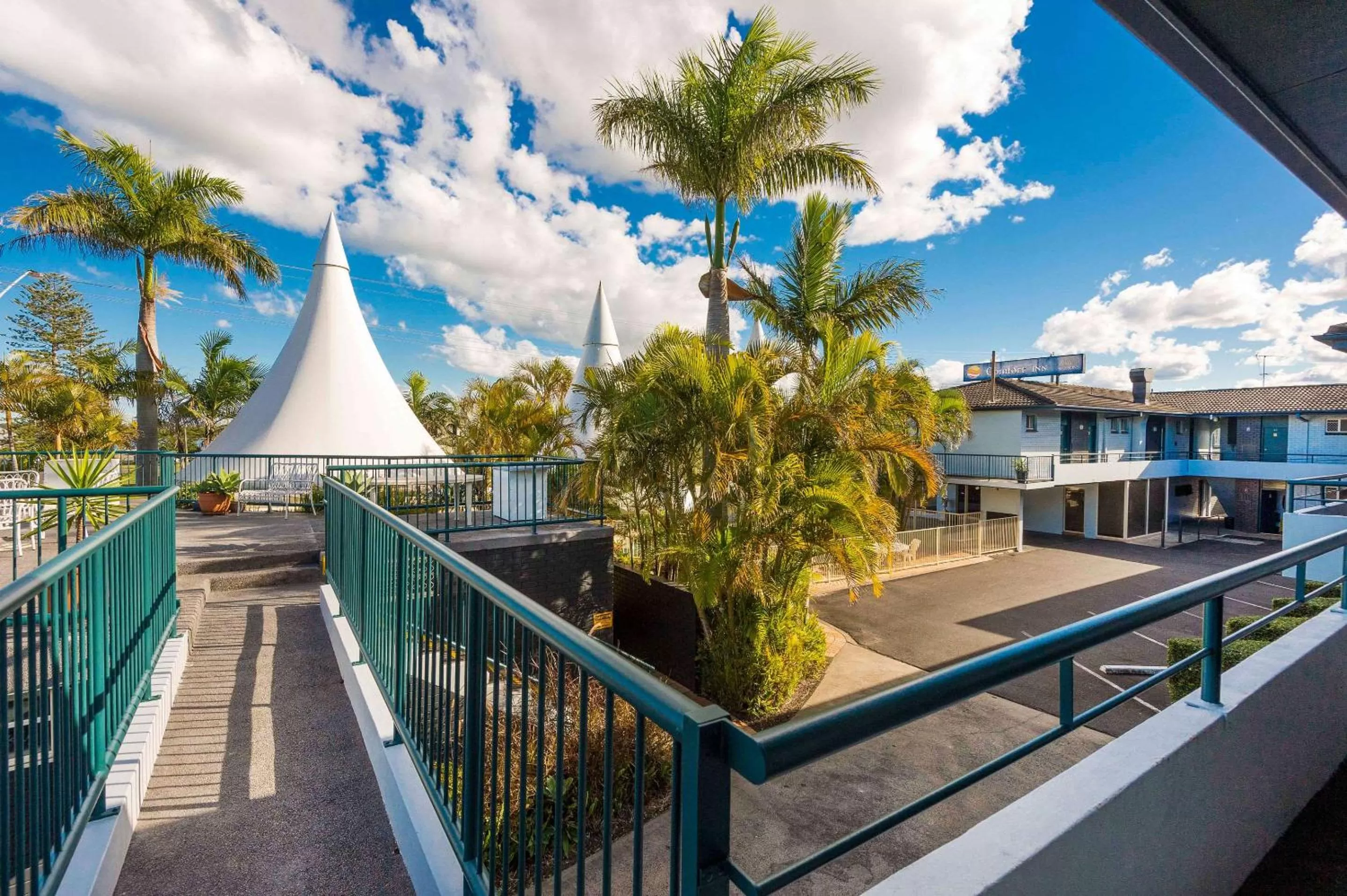 Property building in Comfort Inn All Seasons