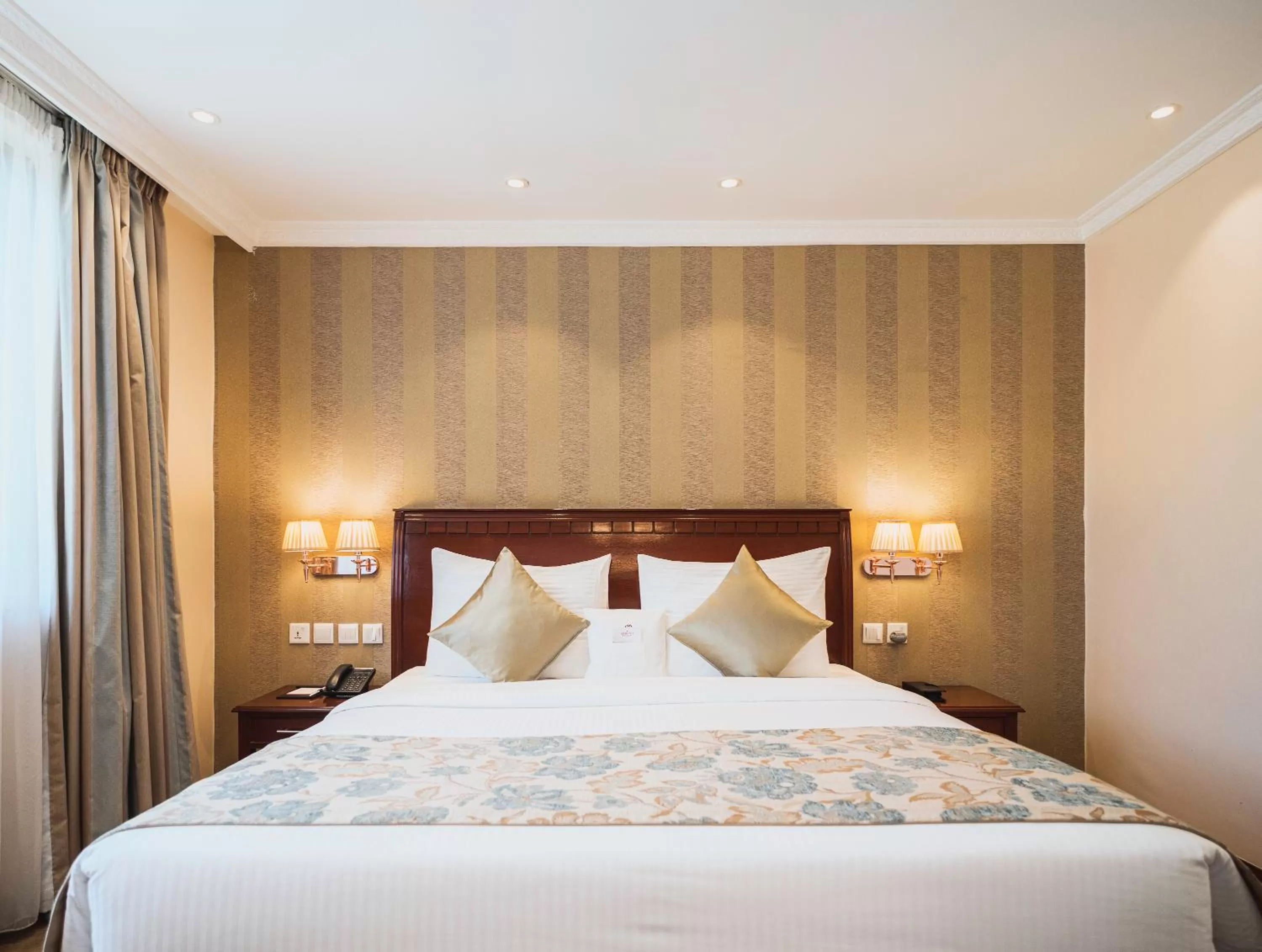 Bed in Sarova Woodlands Hotel and Spa