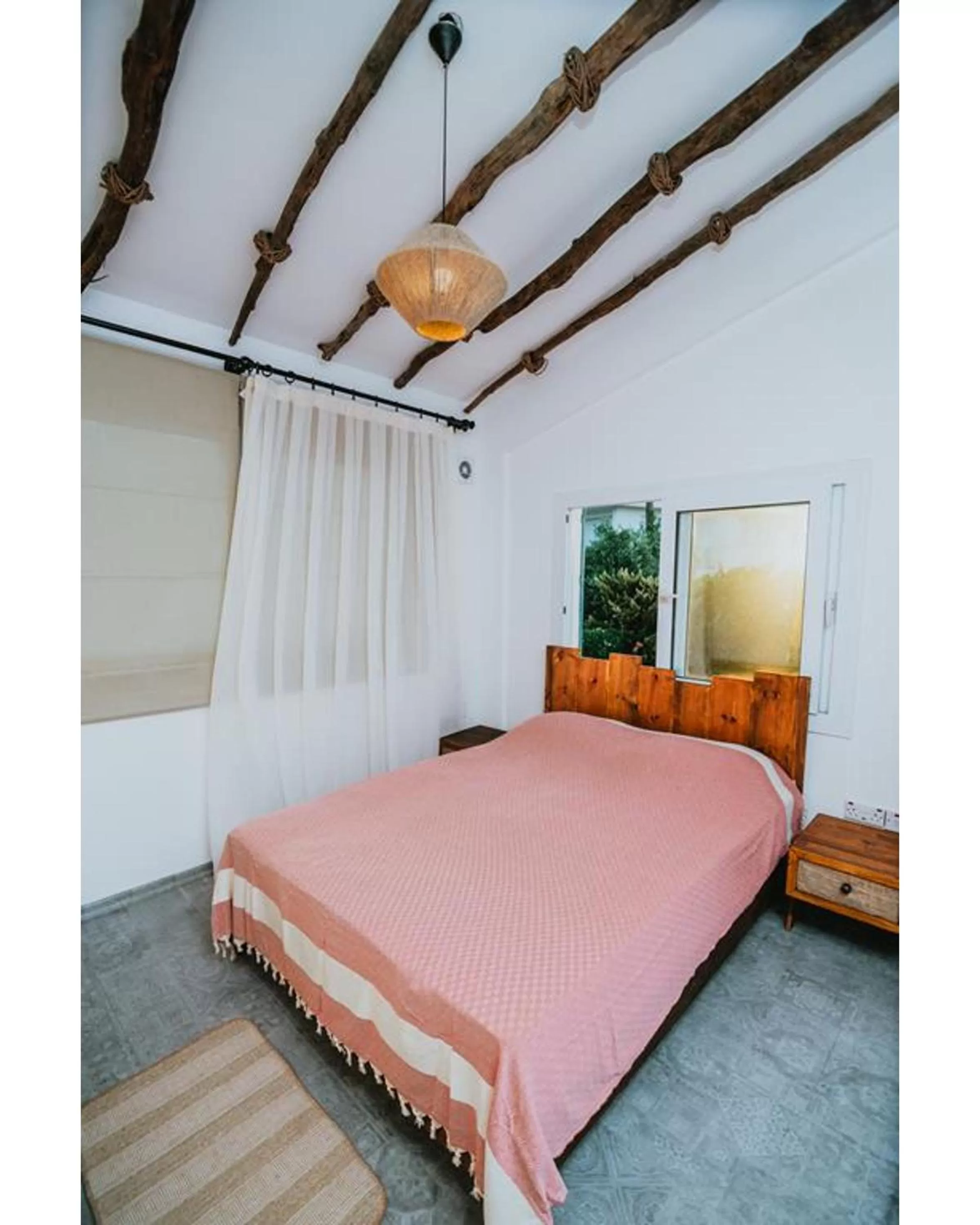 Bed in Sunside Inn Hotel