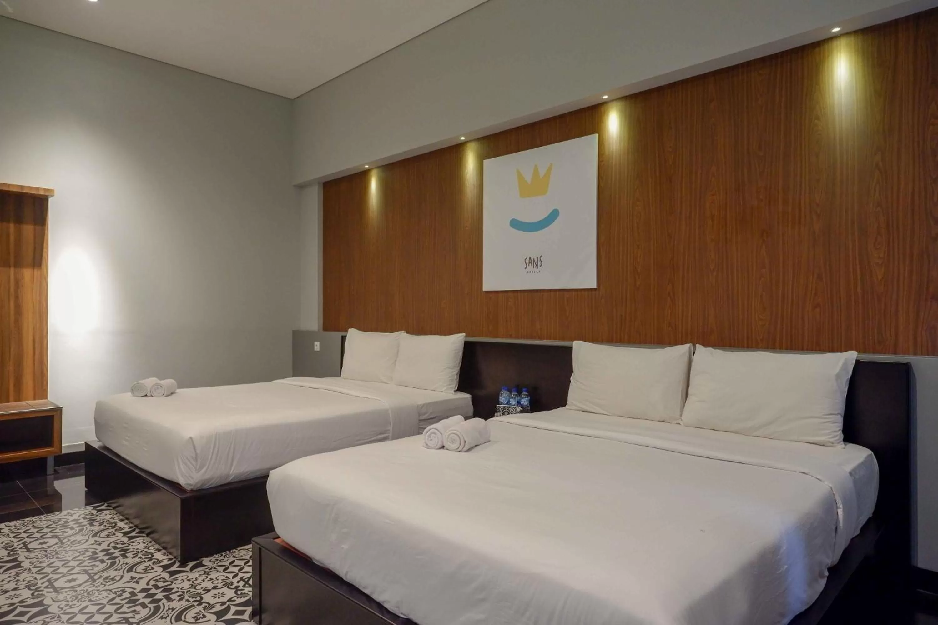 Bedroom, Bed in Sans Hotel Empress Simpang Lima