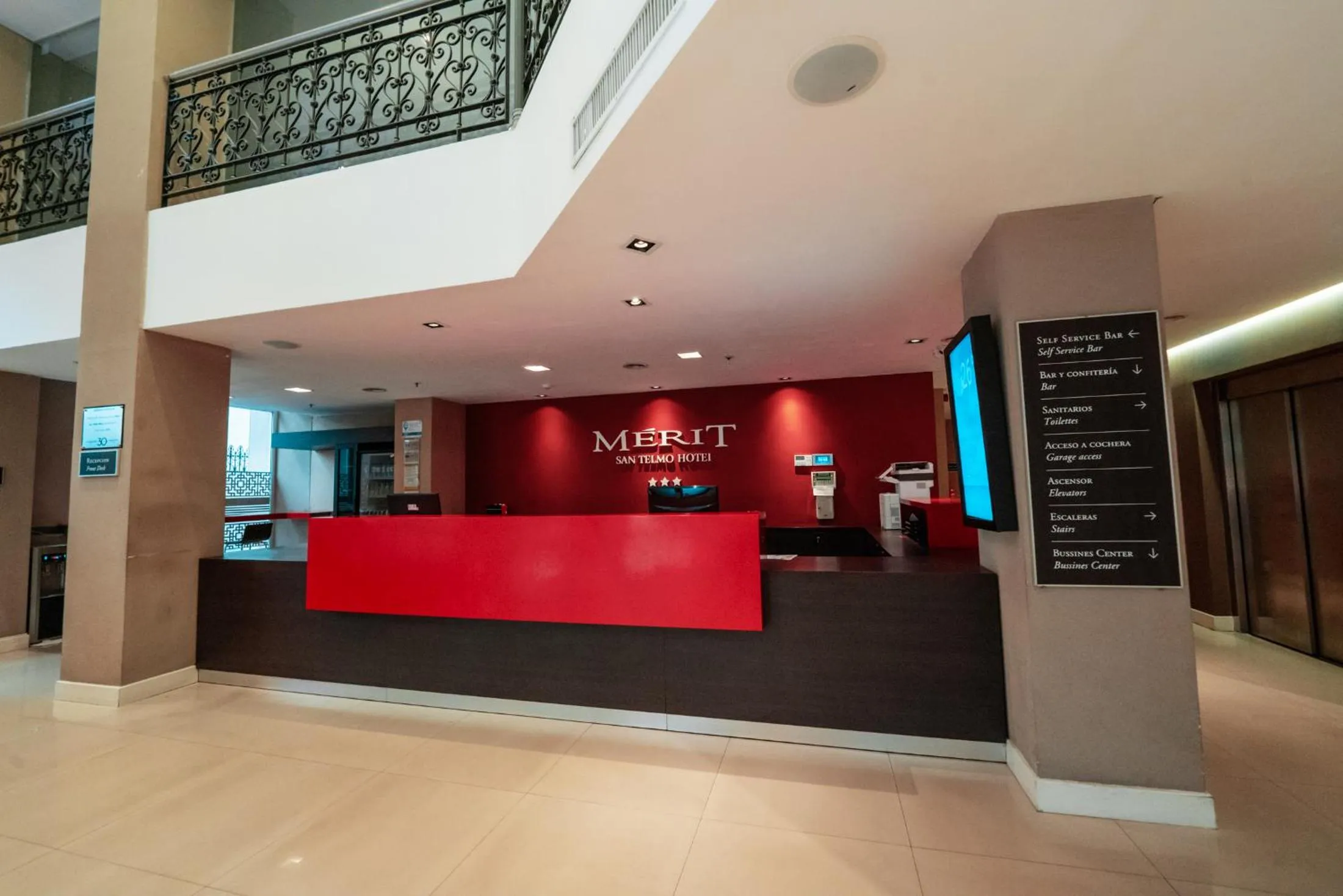 Lobby or reception in Mérit San Telmo by Amérian